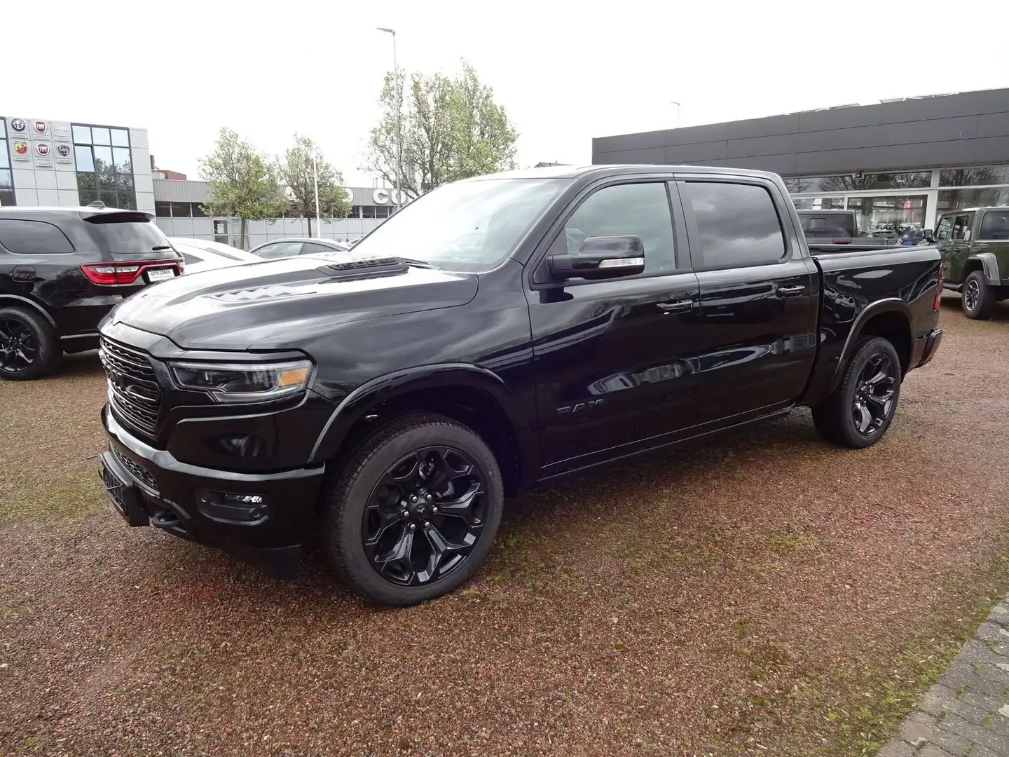 Dodge RAM Limited Night Edition 5.7L V8 HEMI Crew Cab Černá - 2