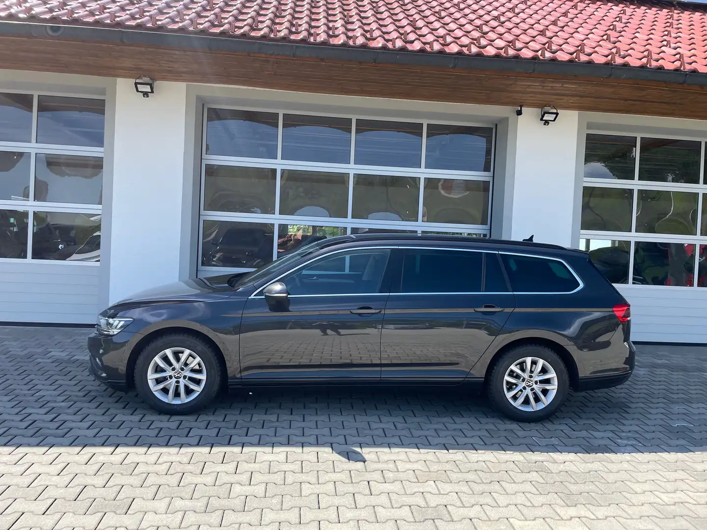 Volkswagen Passat Variant Business 2,0 TDI DSG *AHV*PDC*APP*LED*ACC*NAVI* Grau - 2