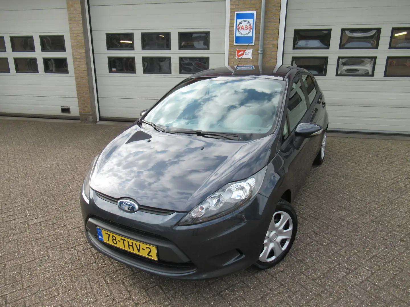Ford Fiesta 1.25 Trend Gris - 1