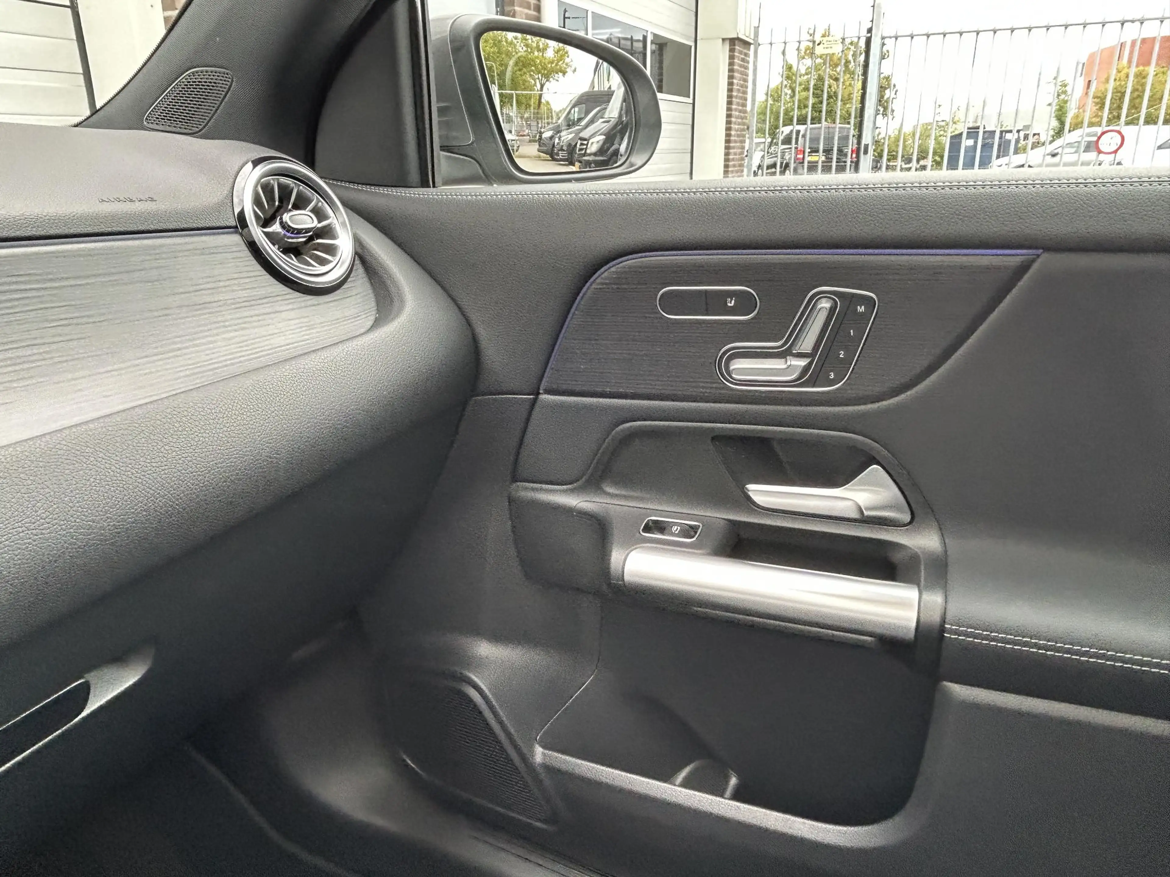 Mercedes-Benz EQA 250 250+ Business Solution Luxury | Trekhaak | Panoram — photo 10