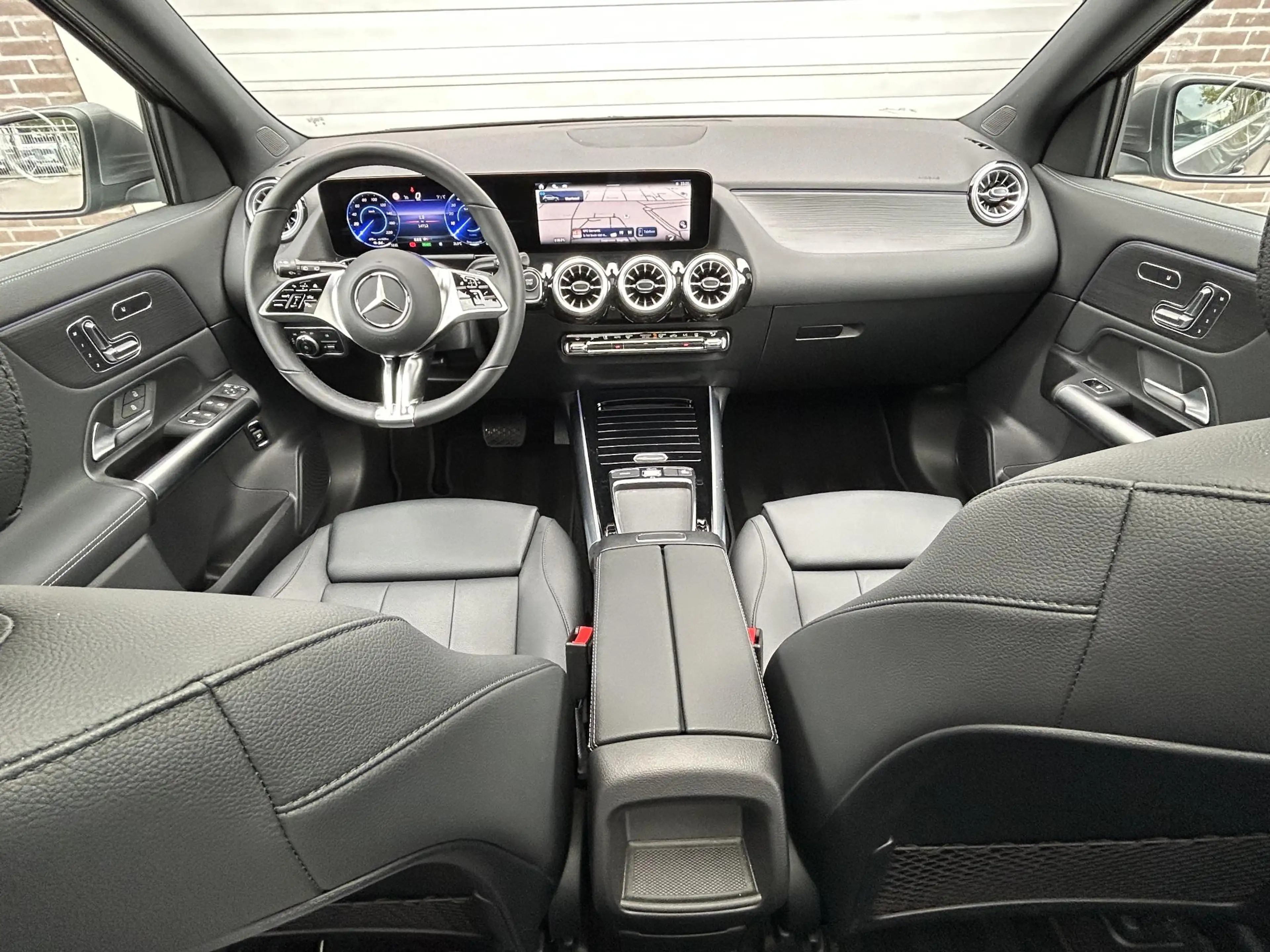 Mercedes-Benz EQA 250 250+ Business Solution Luxury | Trekhaak | Panoram — photo 4