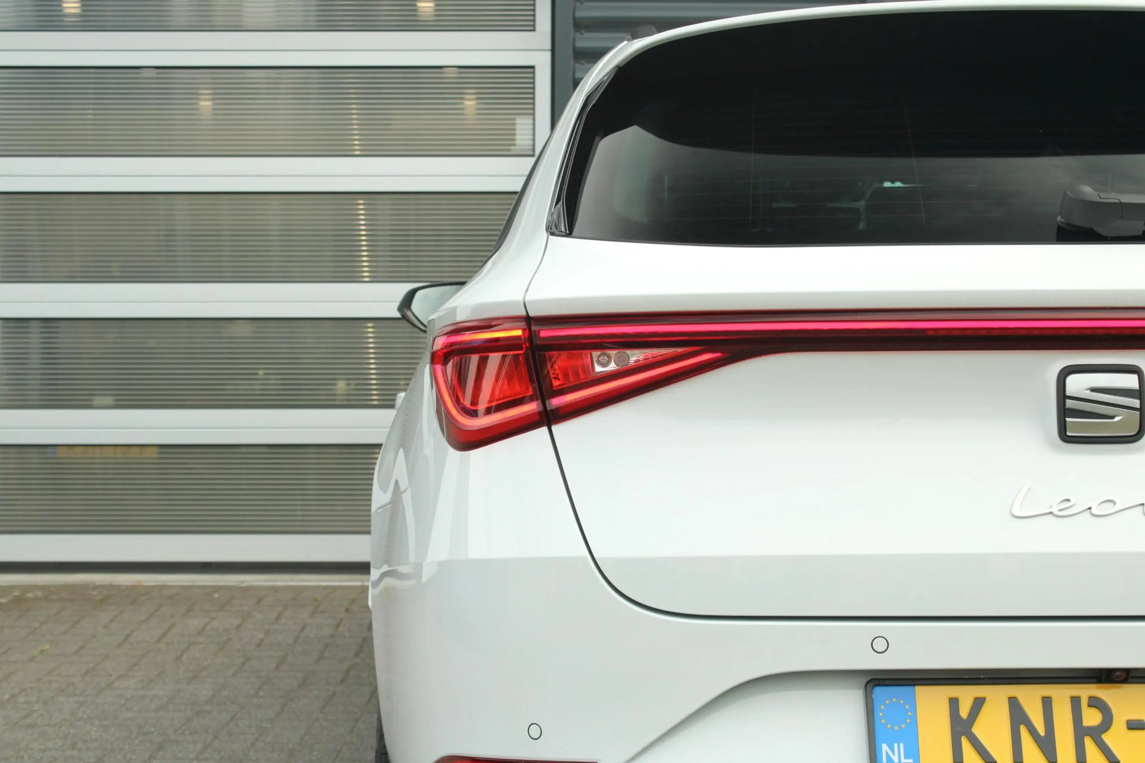 SEAT Leon e-Hybrid Sportstourer 1.5 TSI 204pk DSG FR Business | Trekh — photo 11