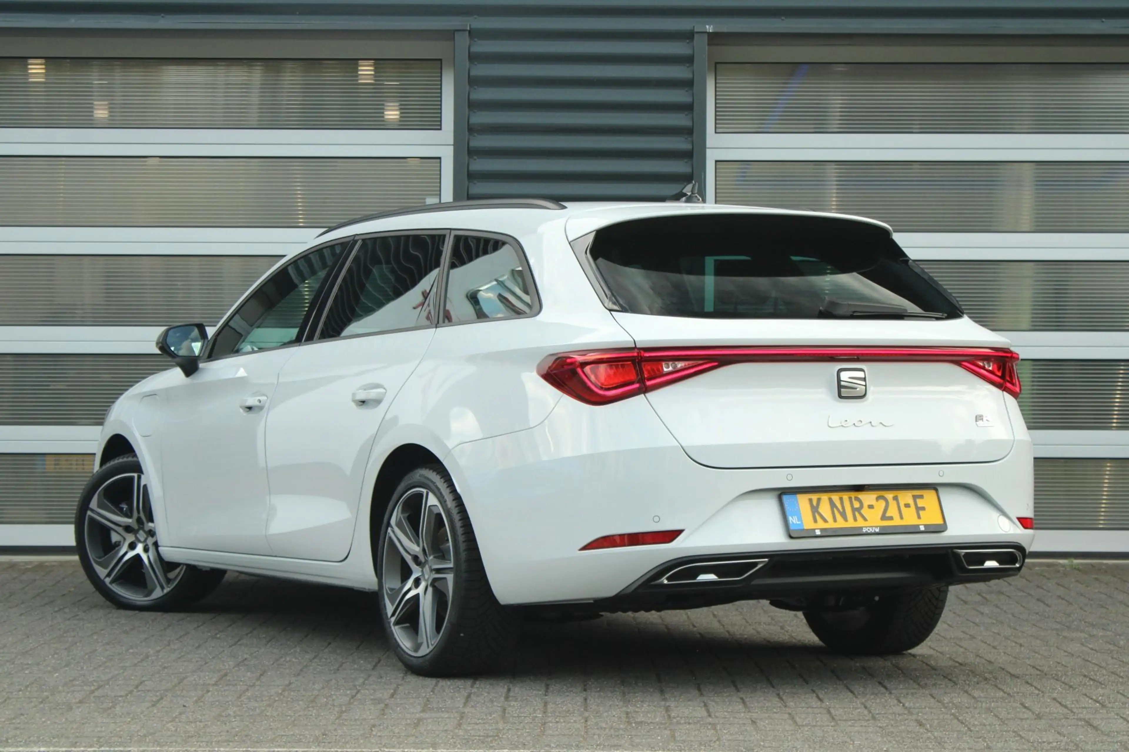 SEAT Leon e-Hybrid Sportstourer 1.5 TSI 204pk DSG FR Business | Trekh — photo 12