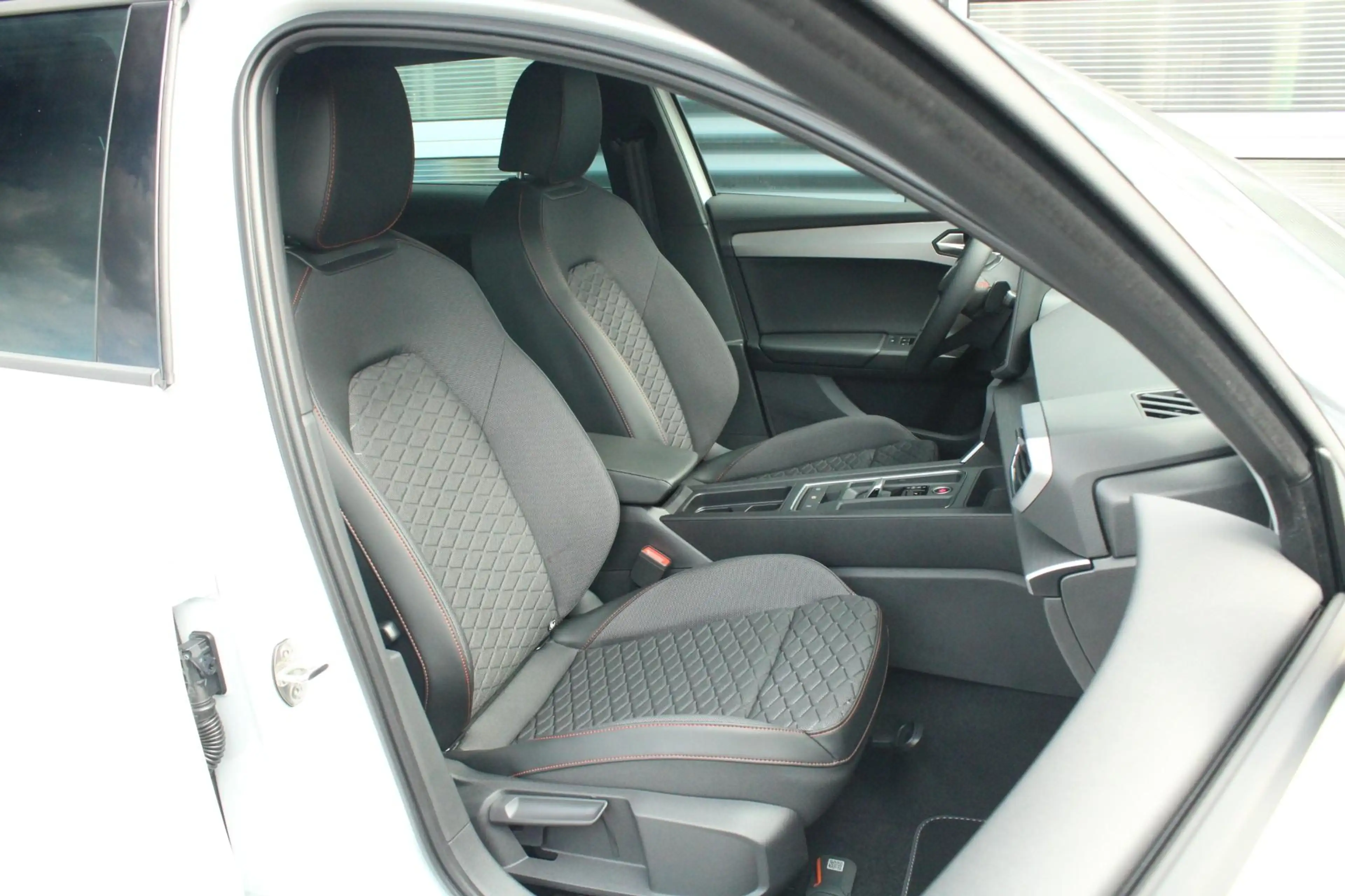 SEAT Leon e-Hybrid Sportstourer 1.5 TSI 204pk DSG FR Business | Trekh — photo 15