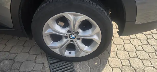 BMW X5 view 8