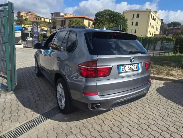 BMW X5 view 4