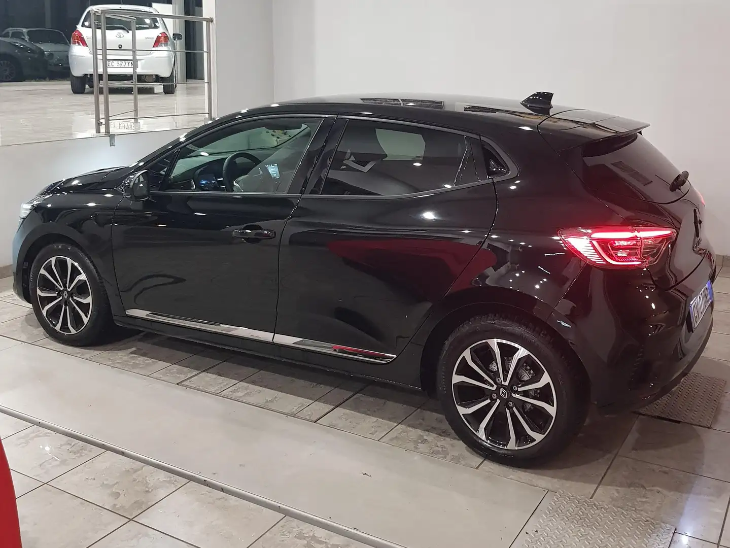 Renault Clio Clio V 2023 1.0 tce Techno 90cv Nero - 1