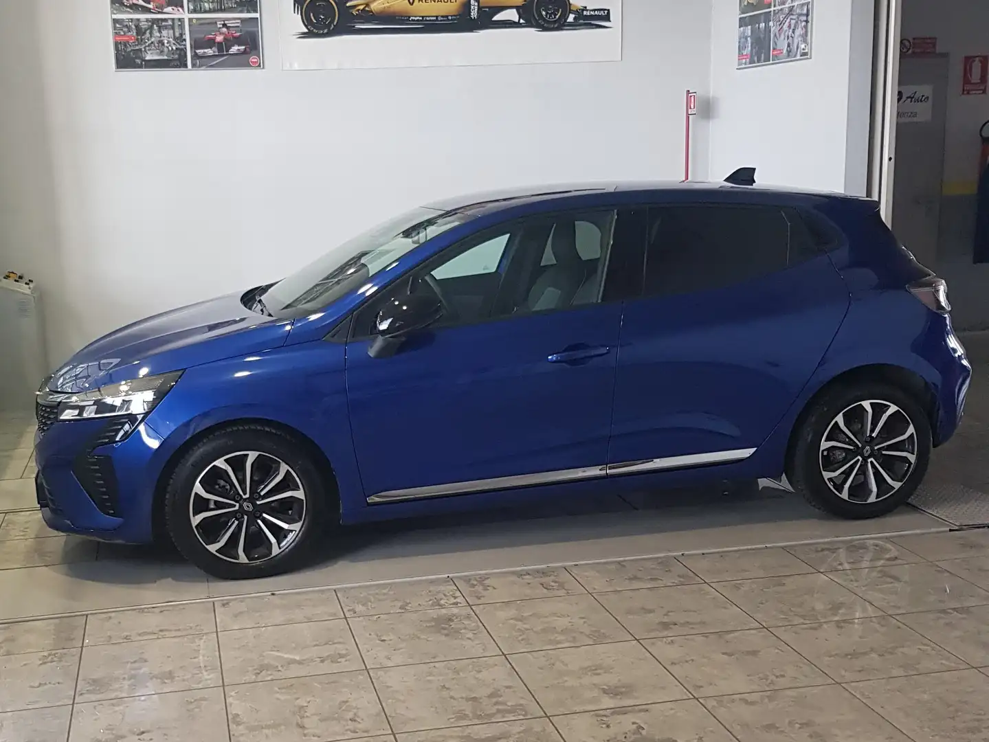 Renault Clio Clio V 2023 1.0 tce Techno 90cv Blu/Azzurro - 2