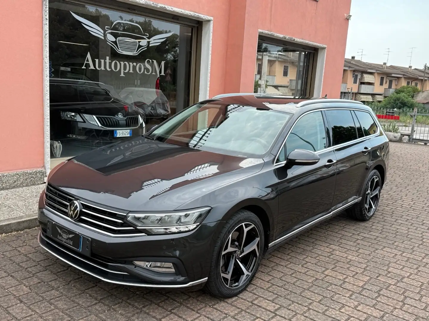 Volkswagen Passat Variant Passat 2.0 tdi Executive 150cv dsg PELLE/UNIPRO Grigio - 1