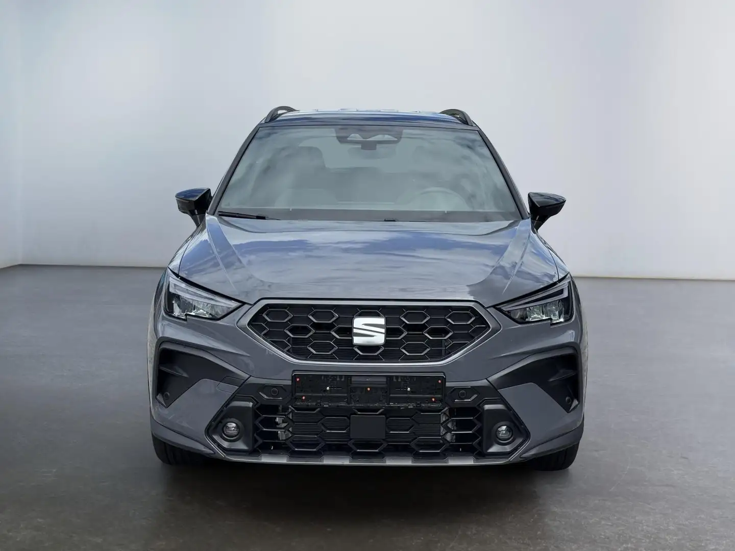 SEAT Arona FR 1.5 TSI DSG Mo26 ACC 2Zokl 2xPDC Kam SHZ Ful... Grau - 2