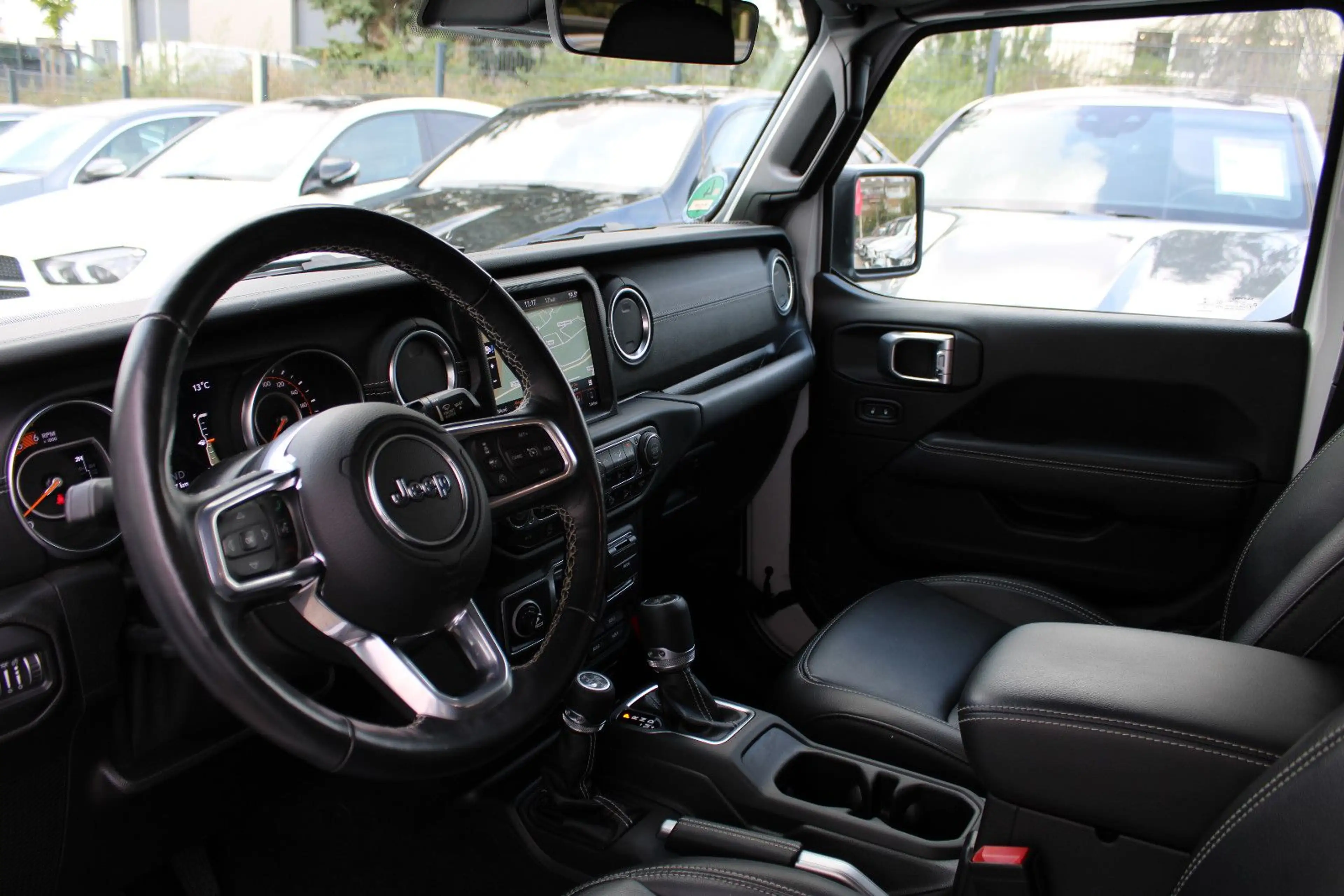 Jeep Wrangler Unlimited Sahara 2.2/Dual-Top/Automat — photo 14