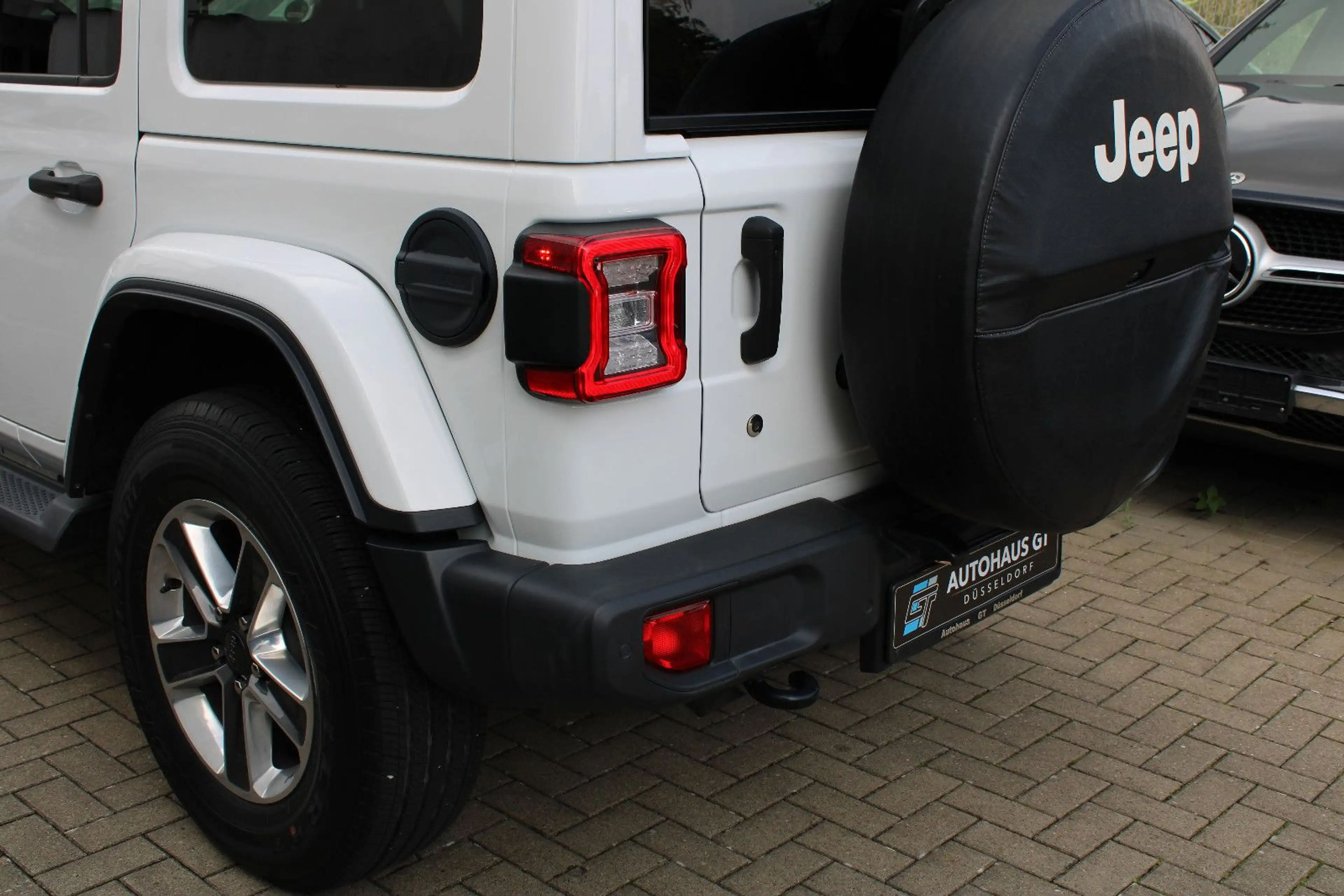 Jeep Wrangler Unlimited Sahara 2.2/Dual-Top/Automat — photo 12