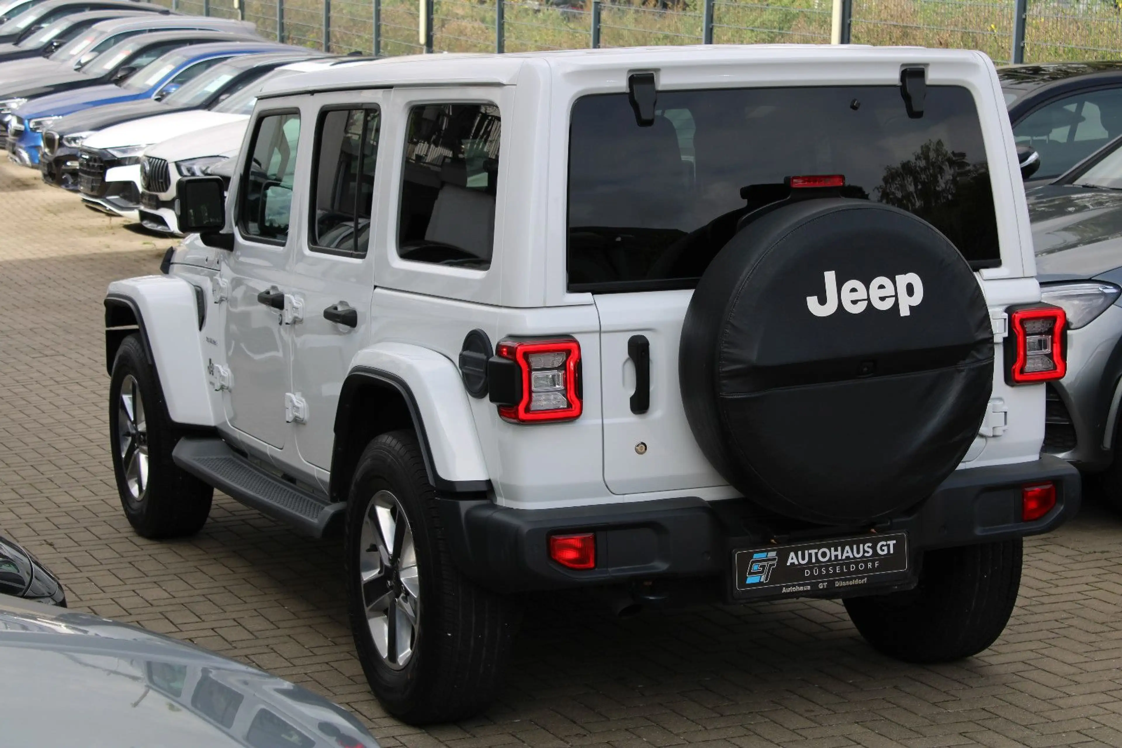 Jeep Wrangler Unlimited Sahara 2.2/Dual-Top/Automat — photo 7