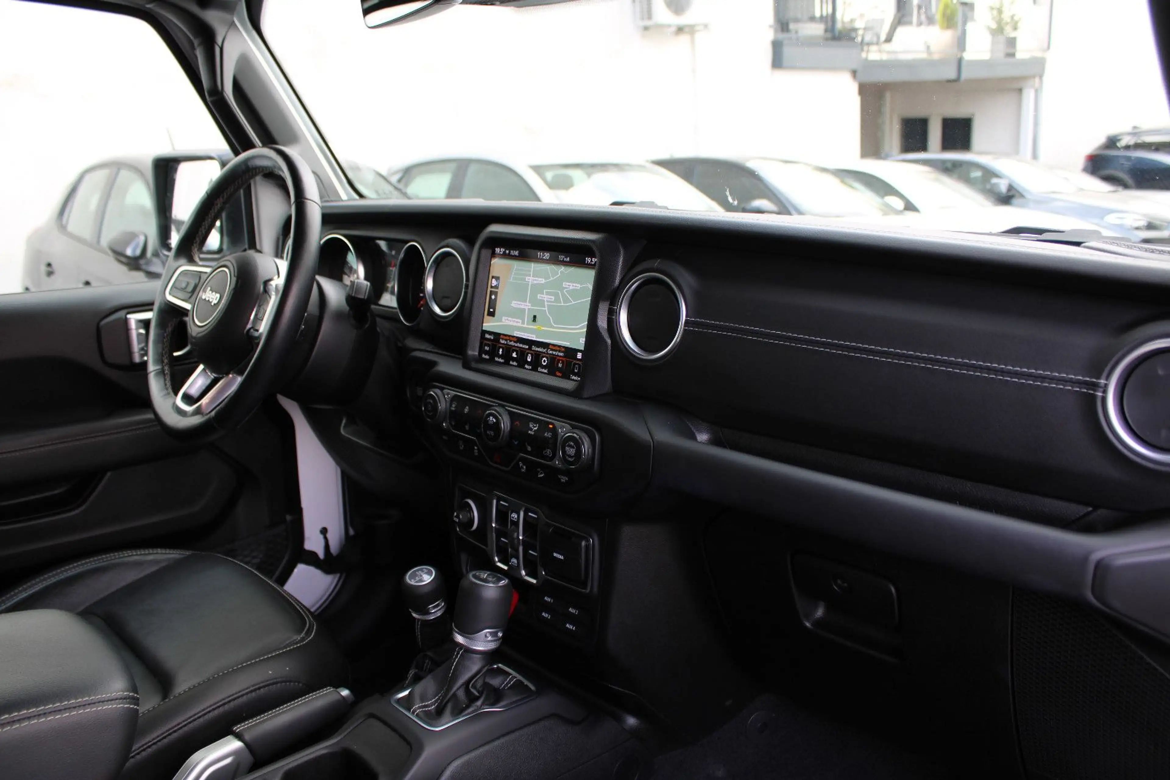 Jeep Wrangler Unlimited Sahara 2.2/Dual-Top/Automat — photo 15