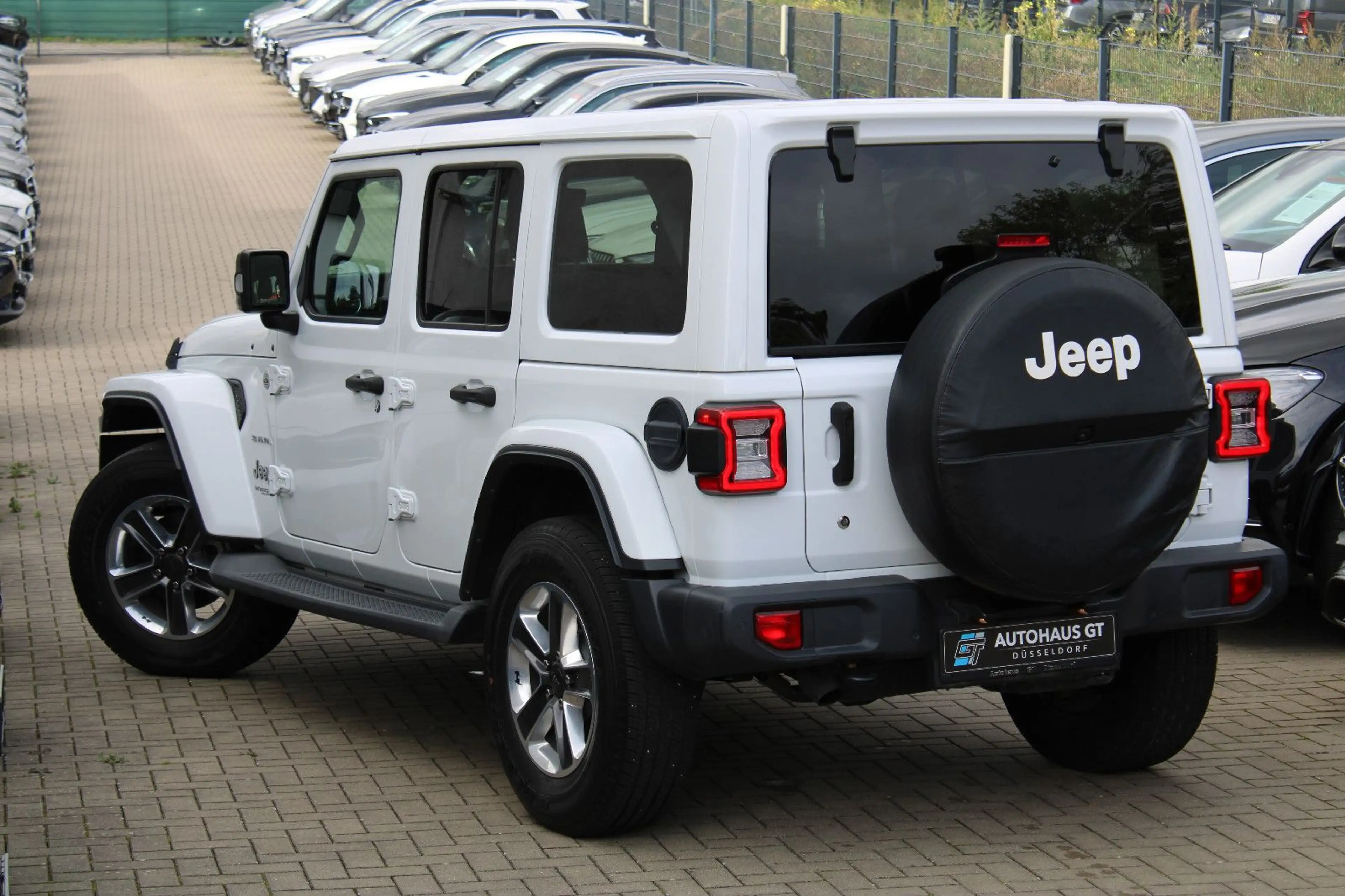 Jeep Wrangler Unlimited Sahara 2.2/Dual-Top/Automat — photo 4