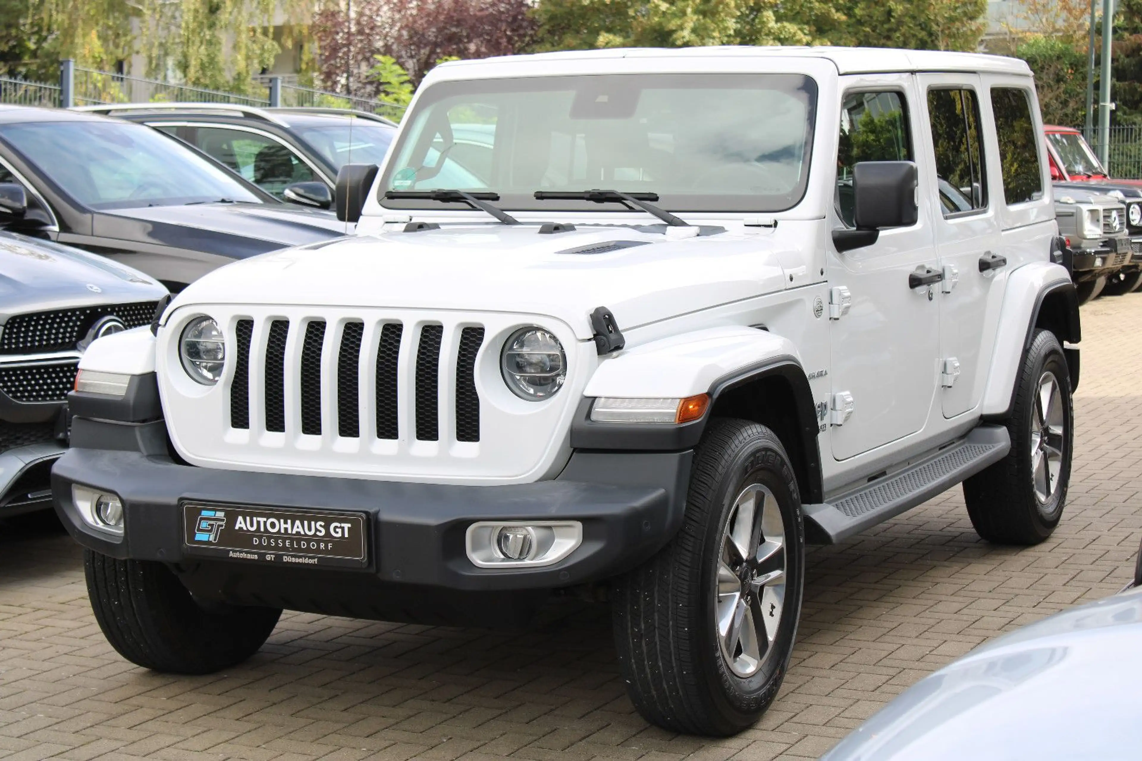Jeep Wrangler Unlimited Sahara 2.2/Dual-Top/Automat — photo 6
