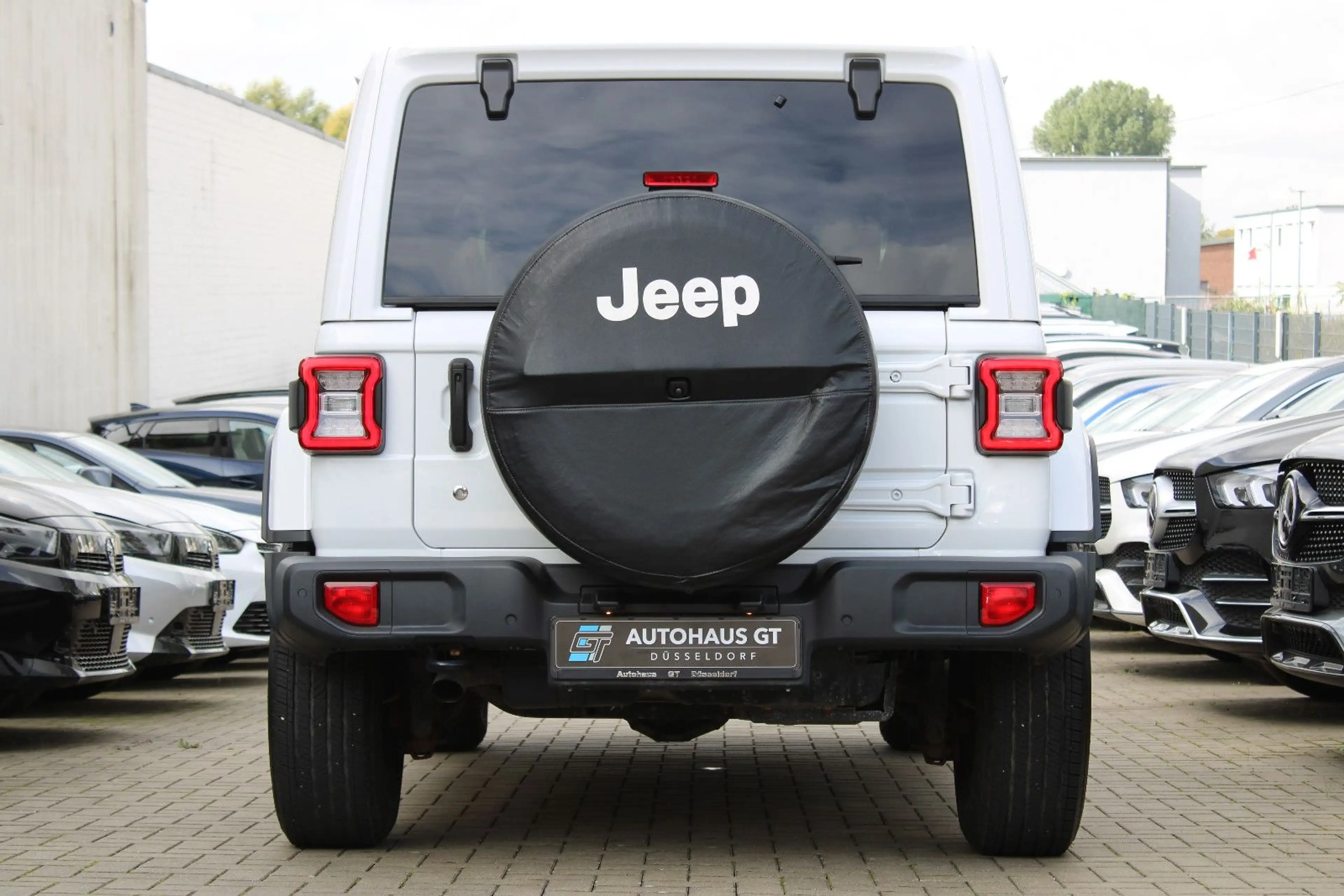 Jeep Wrangler Unlimited Sahara 2.2/Dual-Top/Automat — photo 10