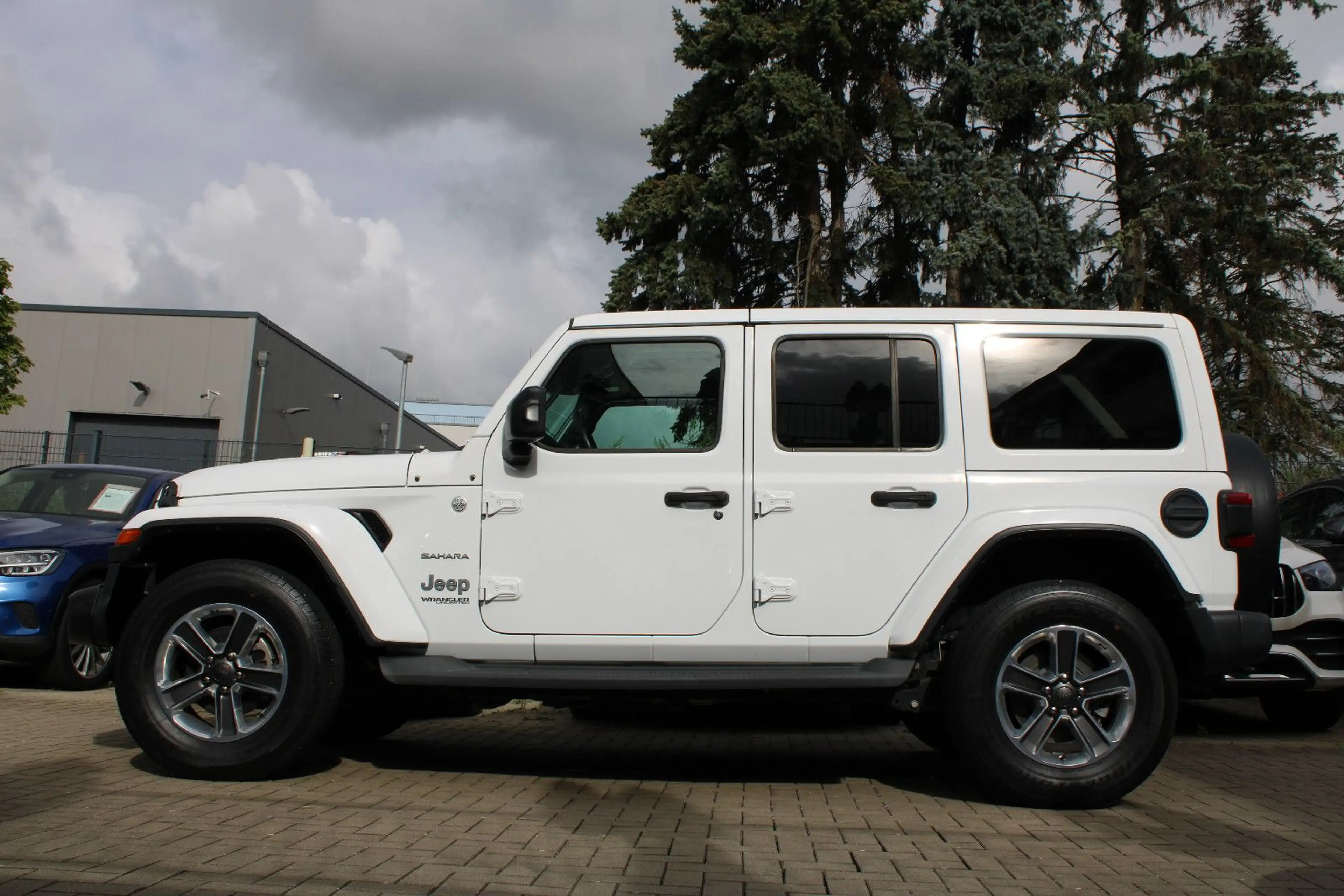 Jeep Wrangler Unlimited Sahara 2.2/Dual-Top/Automat — photo 9