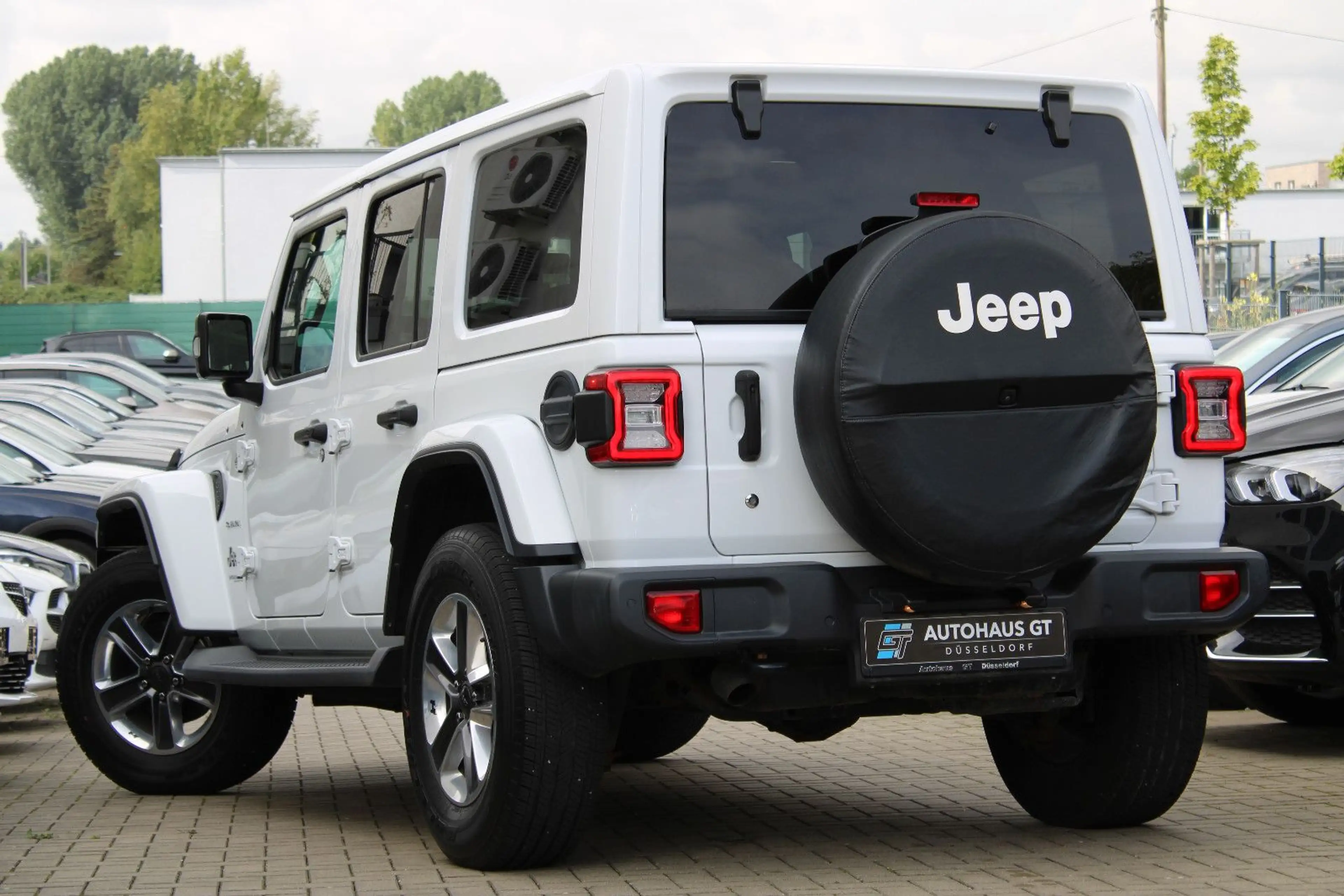Jeep Wrangler Unlimited Sahara 2.2/Dual-Top/Automat — photo 2
