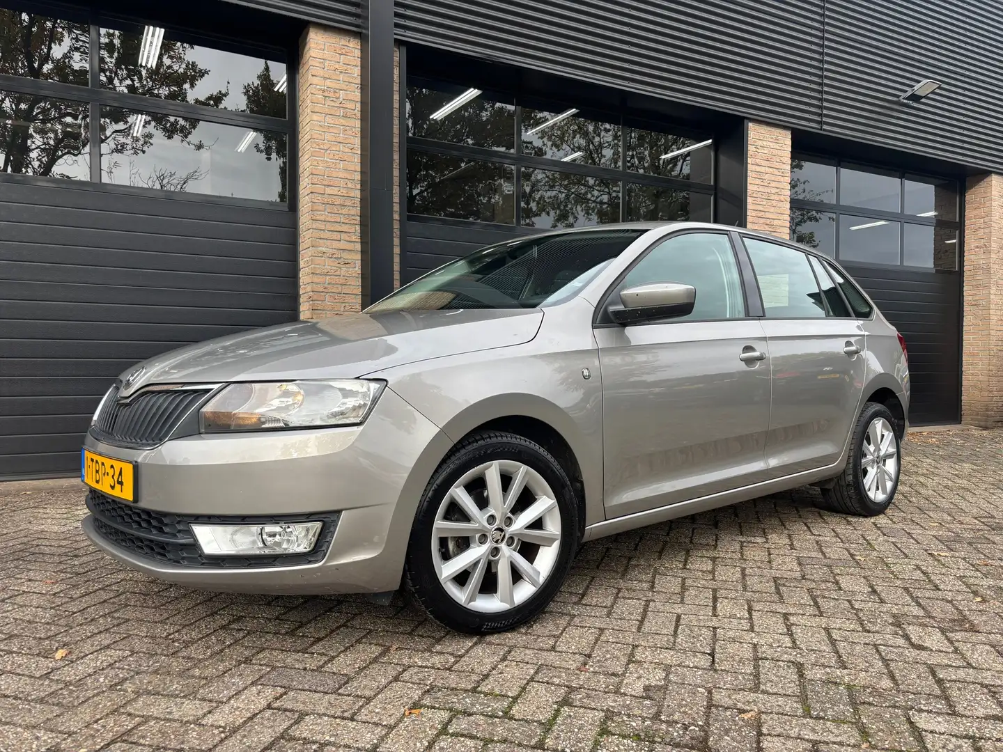 Skoda Rapid/Spaceback 1.2 TSI Greentech Ambition Businessline Pro Beige - 1