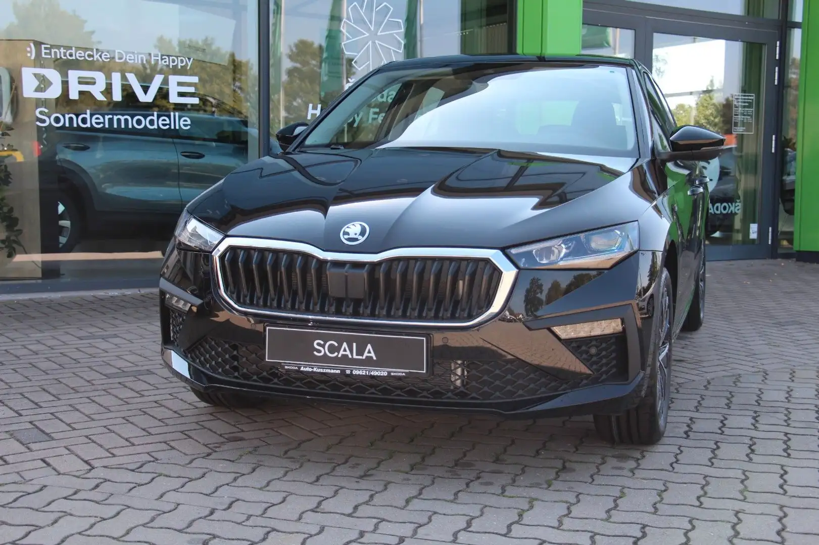 Skoda Scala Drive 1.5 TSI Automatic Schwarz - 1