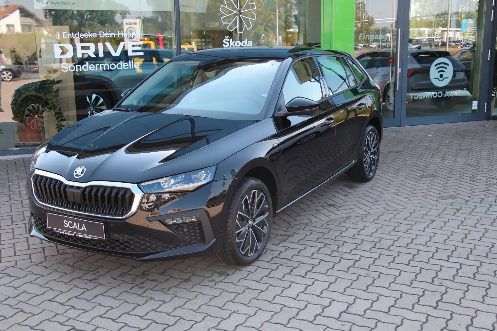 Skoda Scala Drive 1.5 TSI Automatic Schwarz - 2