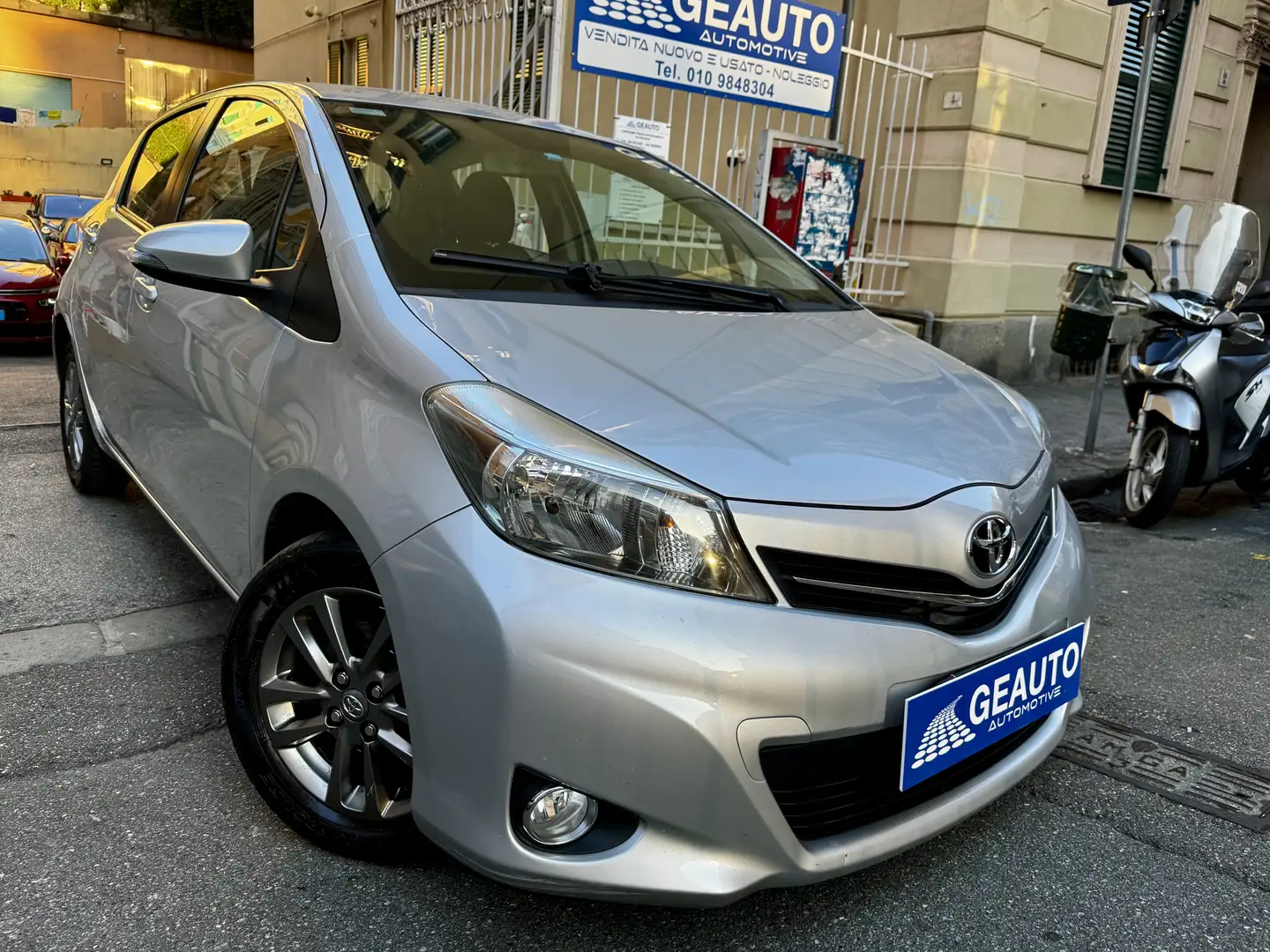 Toyota Yaris 5p 1.3Lounge garantita 12 mesi euro5 full optional - 1