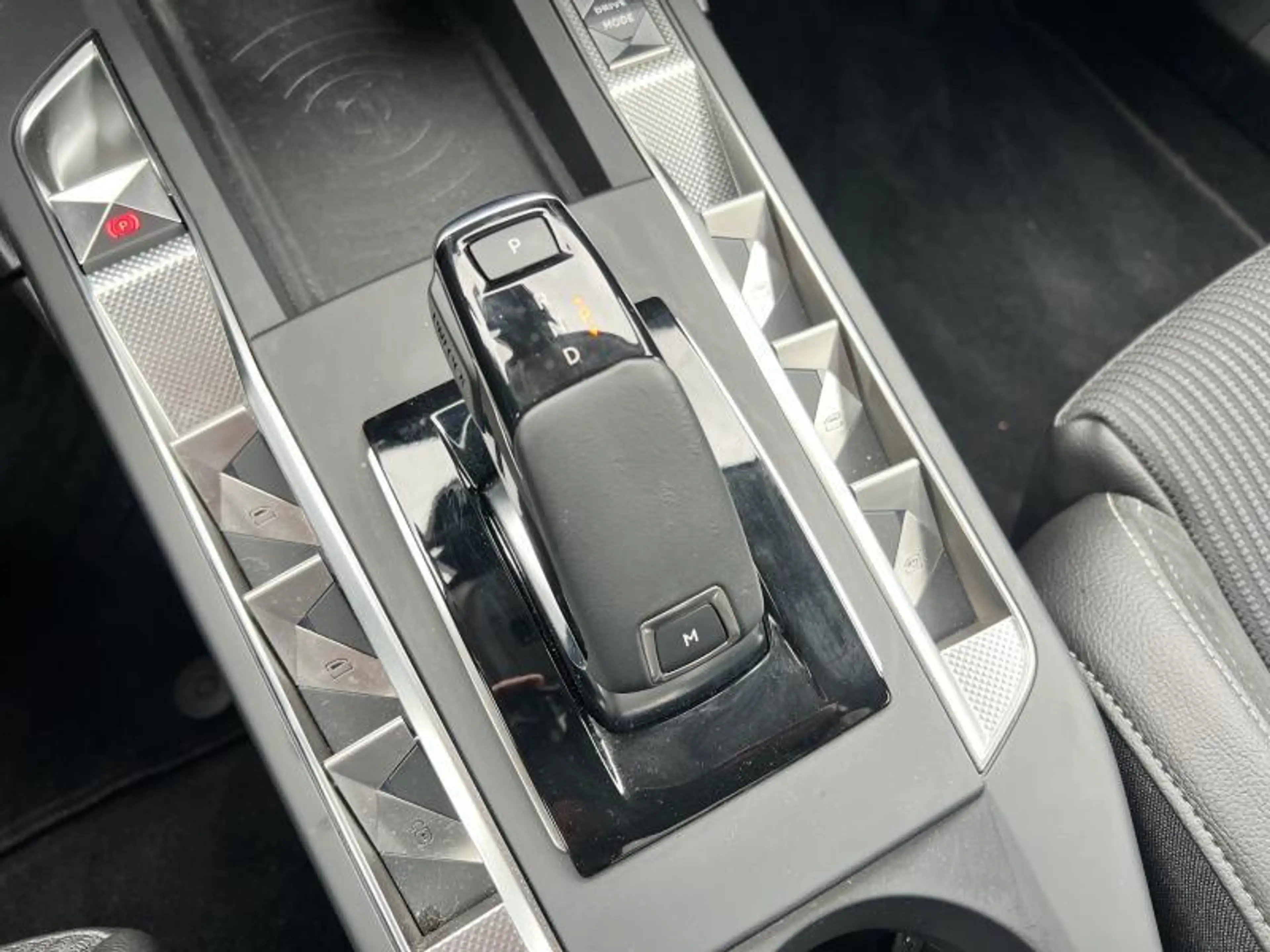 DS Automobiles DS 3 PERFORMANCE LINE HYBRID — photo 15