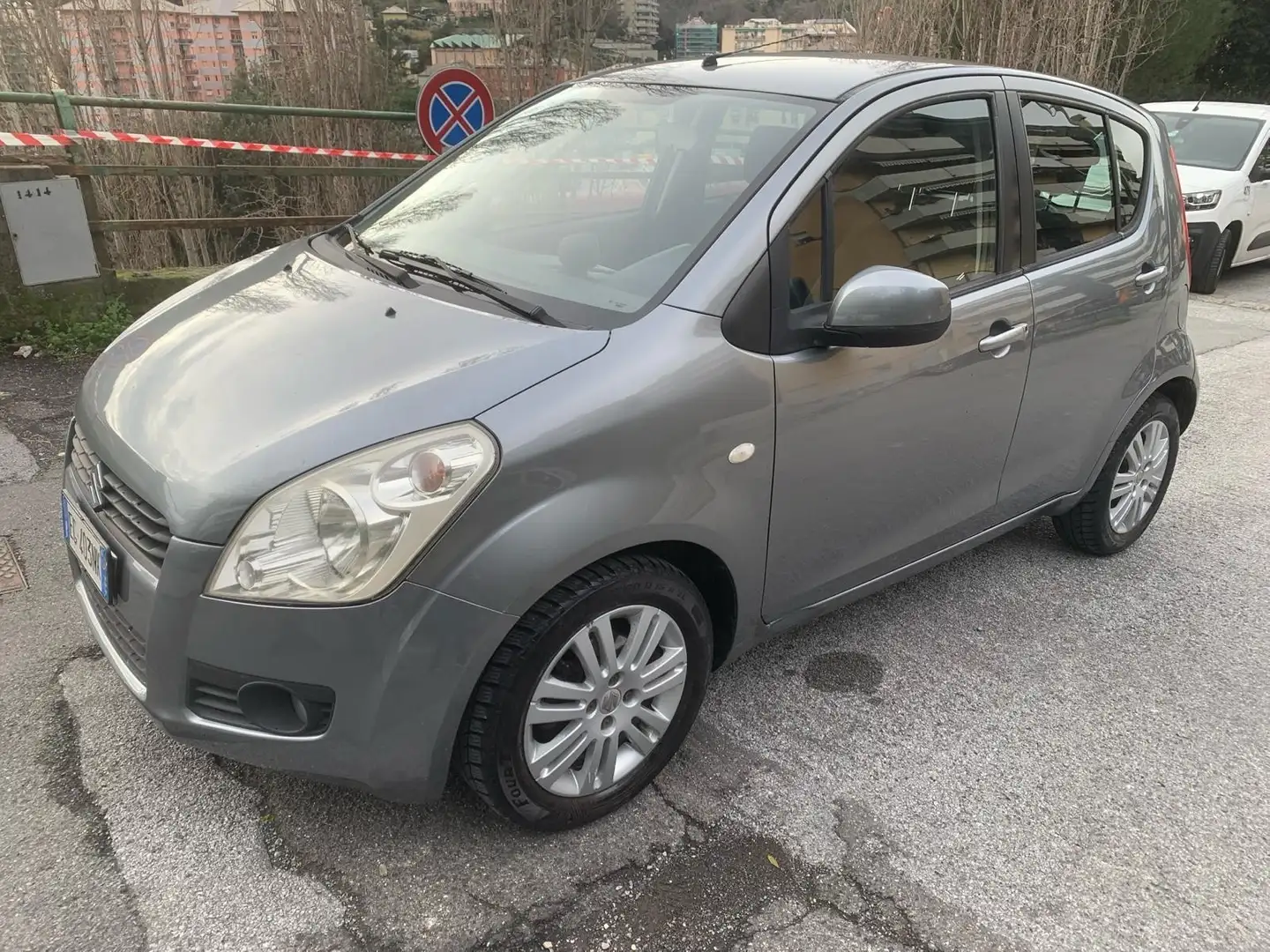 Suzuki Splash 1.0 GLS Style E5 Srebrny - 1