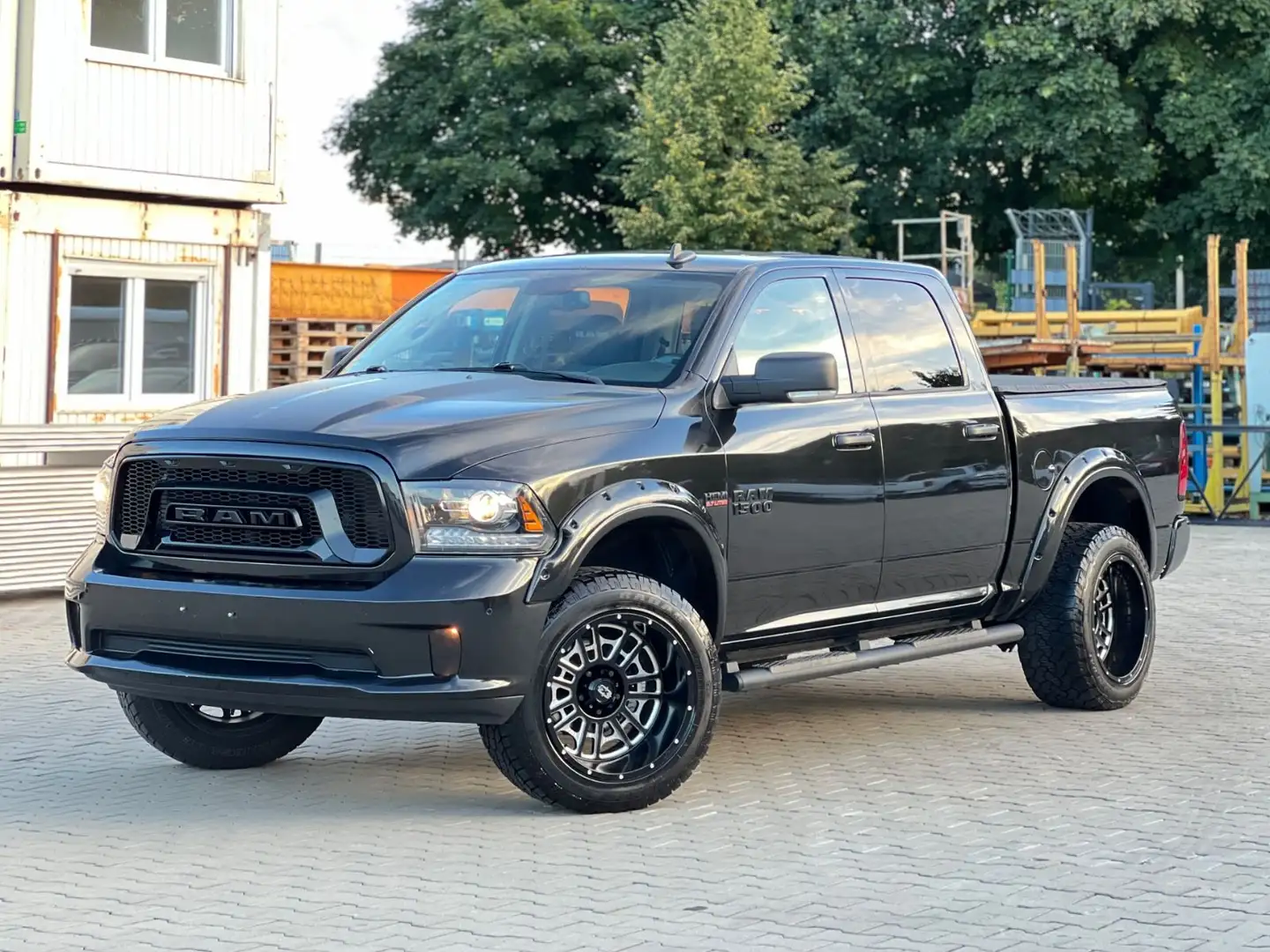 Dodge RAM 5,7 V8 4x4 LPG BlackEdi. BigFoot Tausch Mö. Schwarz - 1