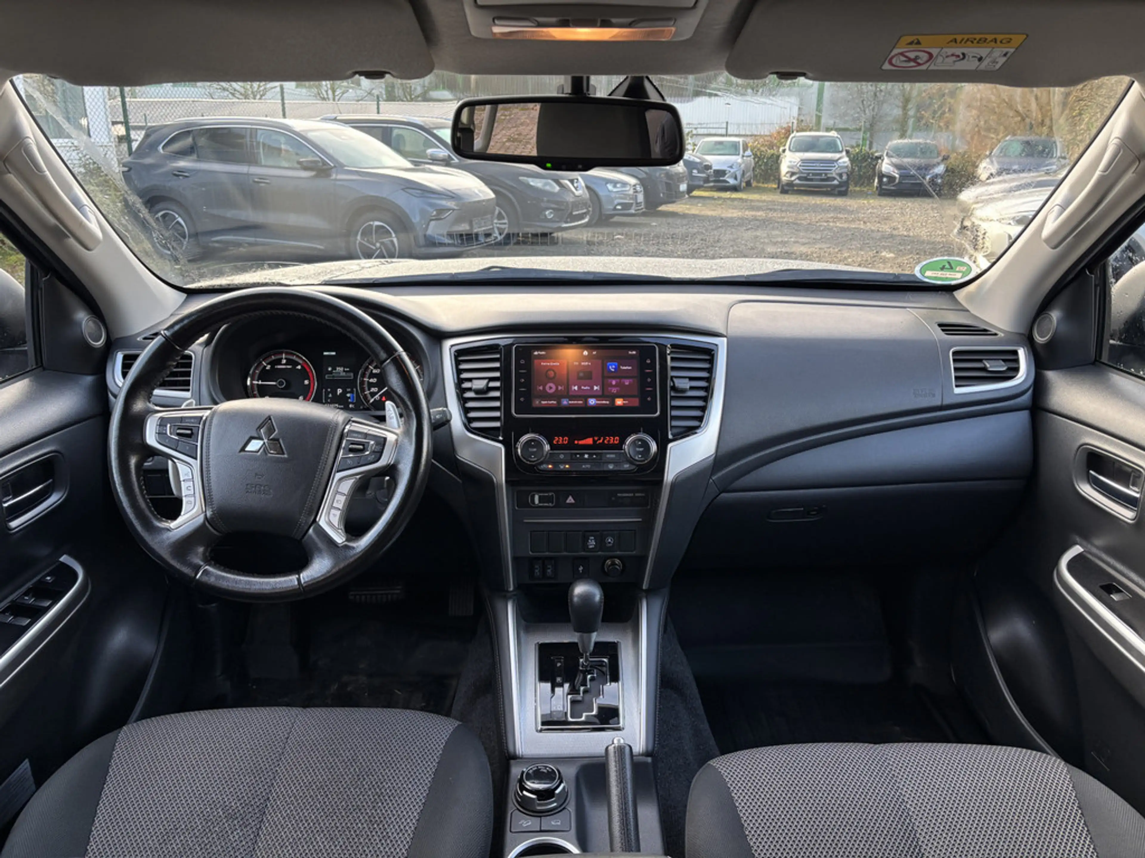 Mitsubishi L200 — photo 14