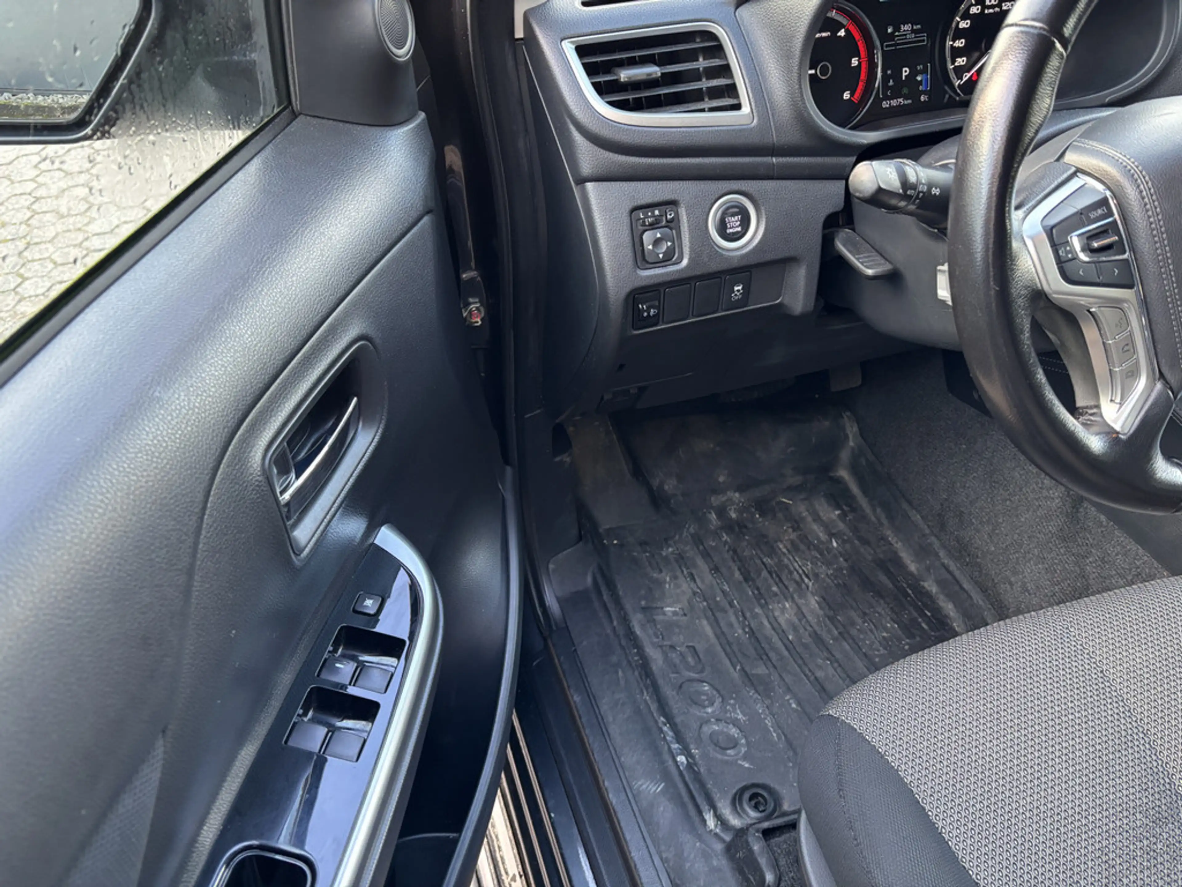 Mitsubishi L200 — photo 15