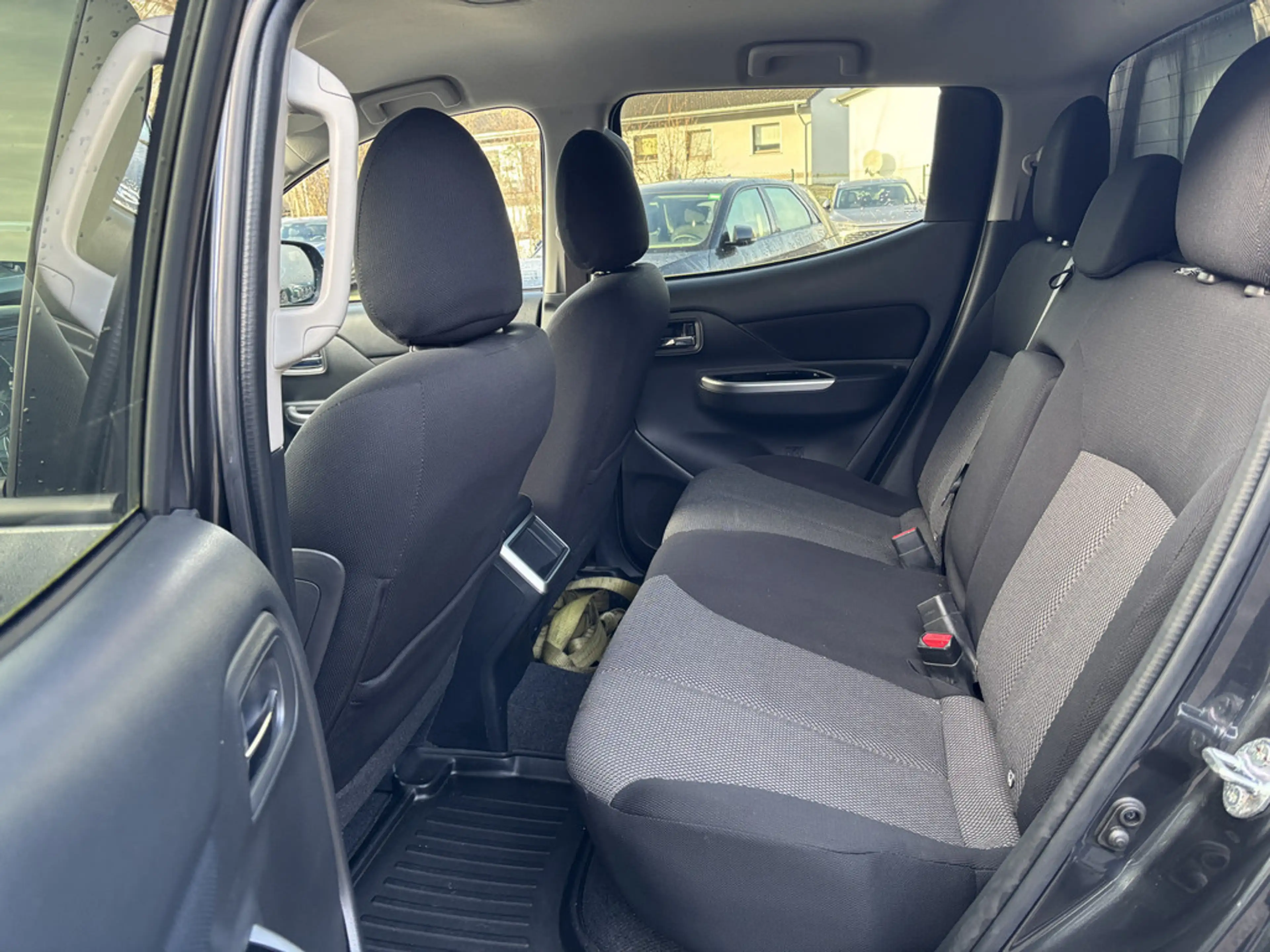Mitsubishi L200 — photo 13
