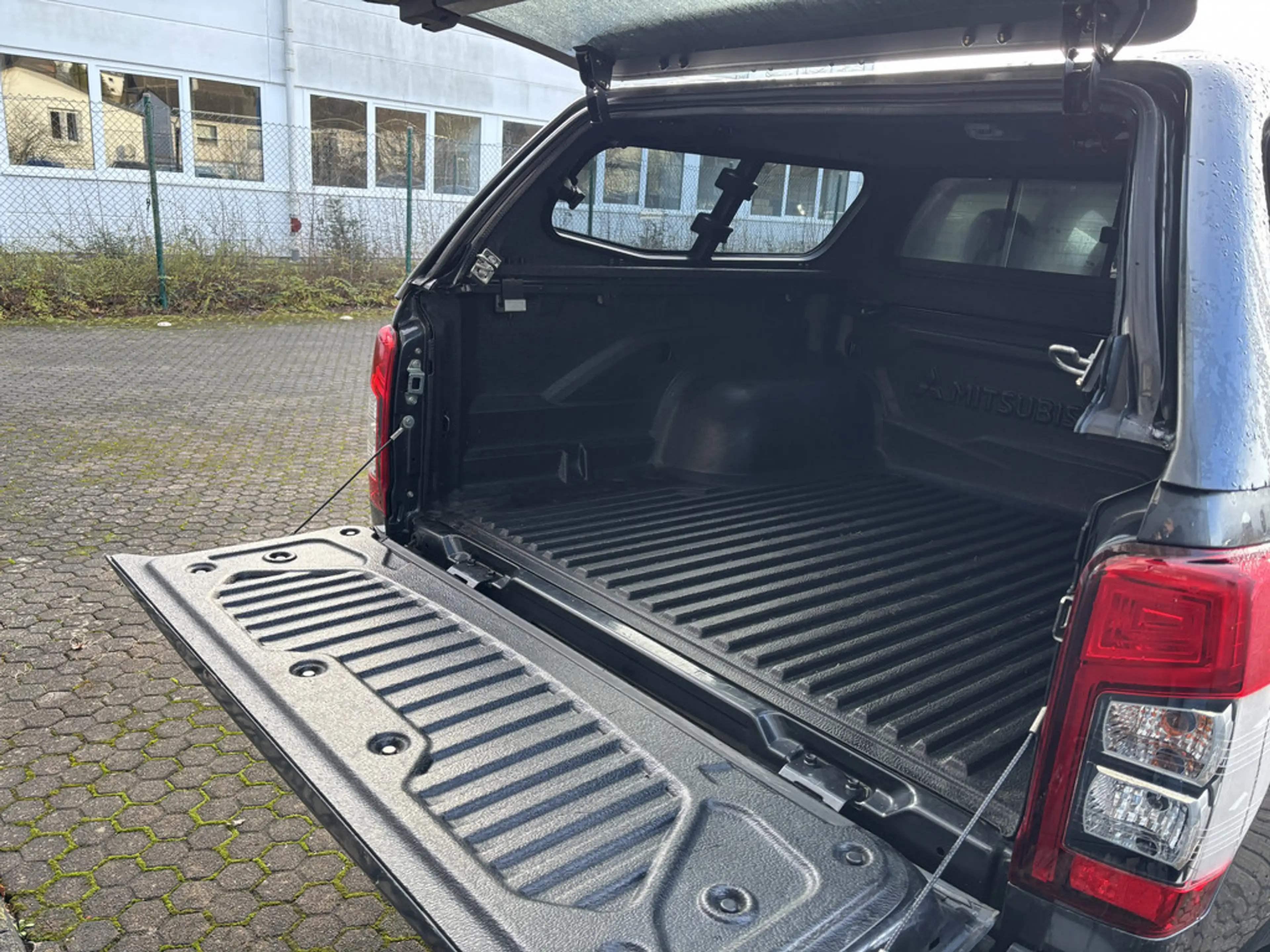 Mitsubishi L200 — photo 10