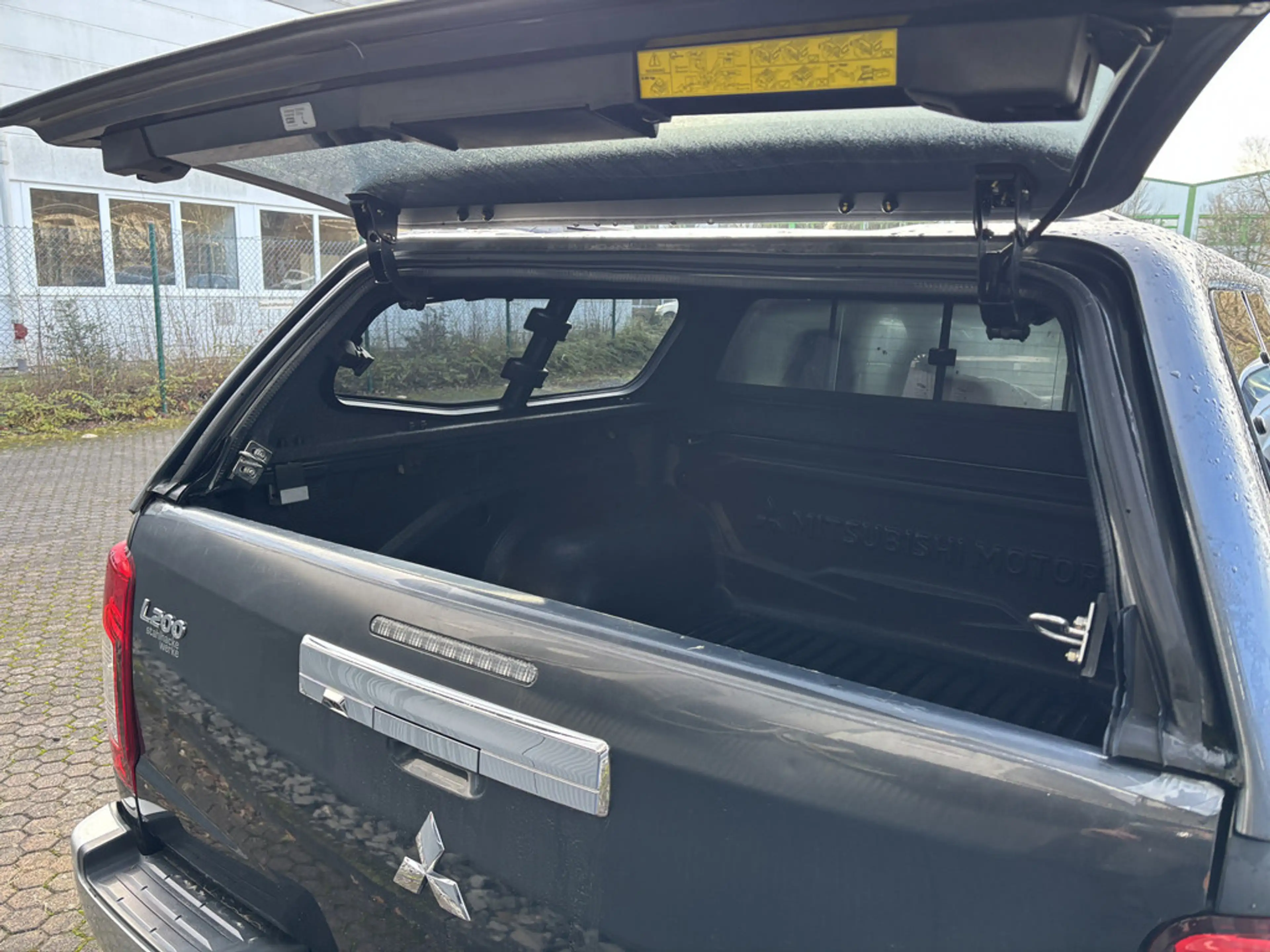 Mitsubishi L200 — photo 11
