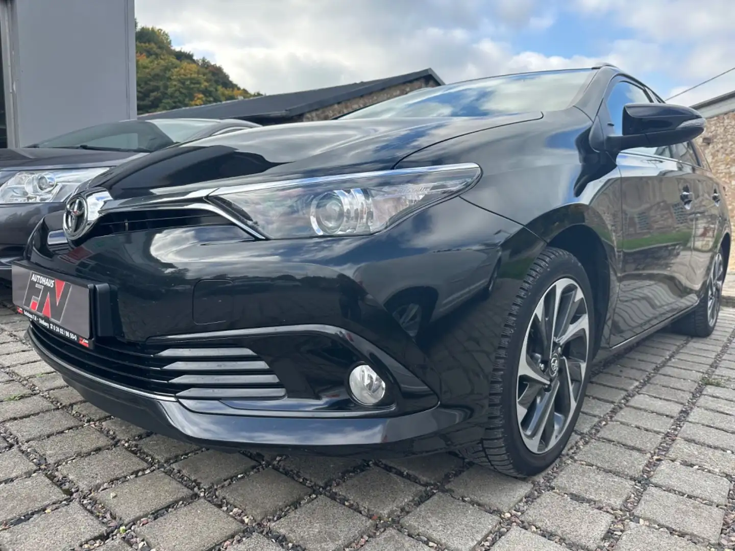 Toyota Auris Touring Sports Design Edition (AHK) Schwarz - 2