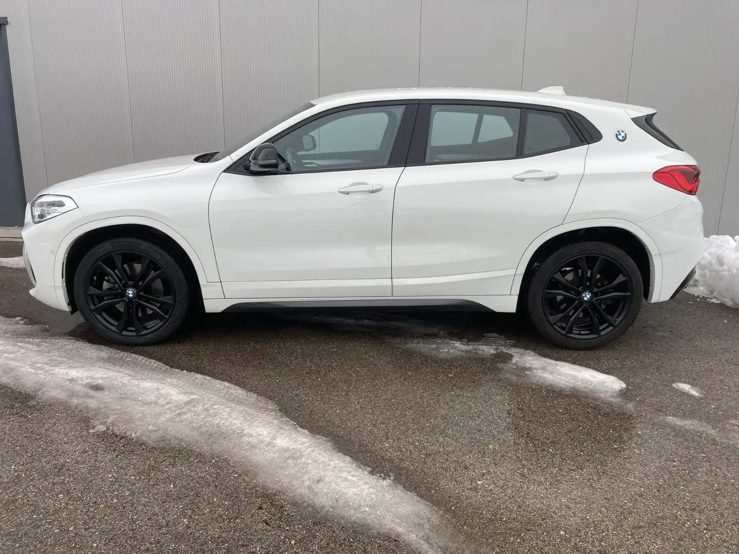 BMW X2 sDrive20iA *19"LM Rad*Navi*M Sportpaket*Kamer Weiß - 2