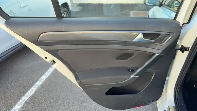 Volkswagen Golf view 9