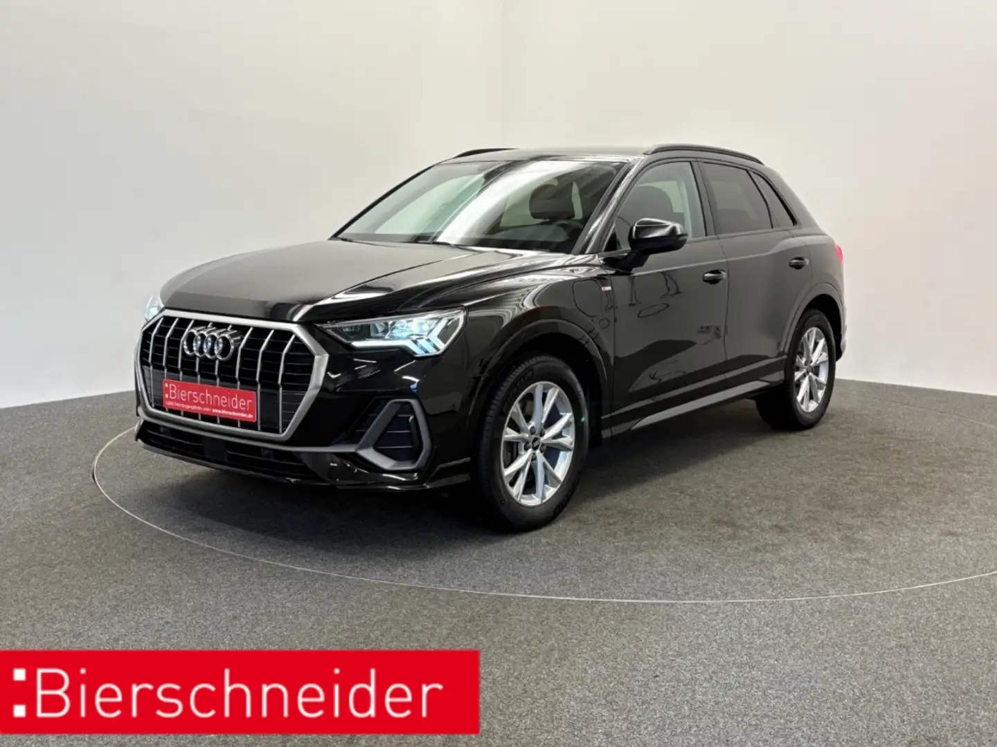 Audi Q3 45 TFSI e S tronic line LED VIRTUAL AHK ACC NAVI P Schwarz - 1