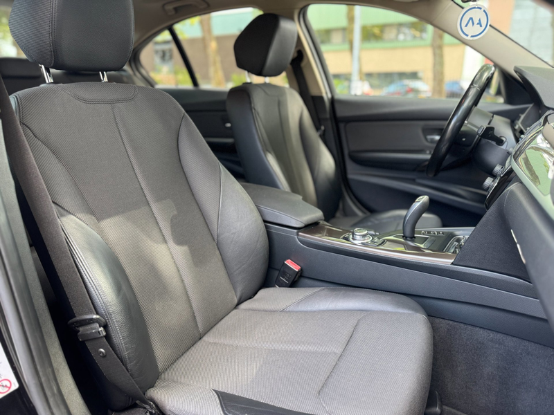 BMW 320 3-serie 320i Executive Automaat NL auto Black on B — photo 46