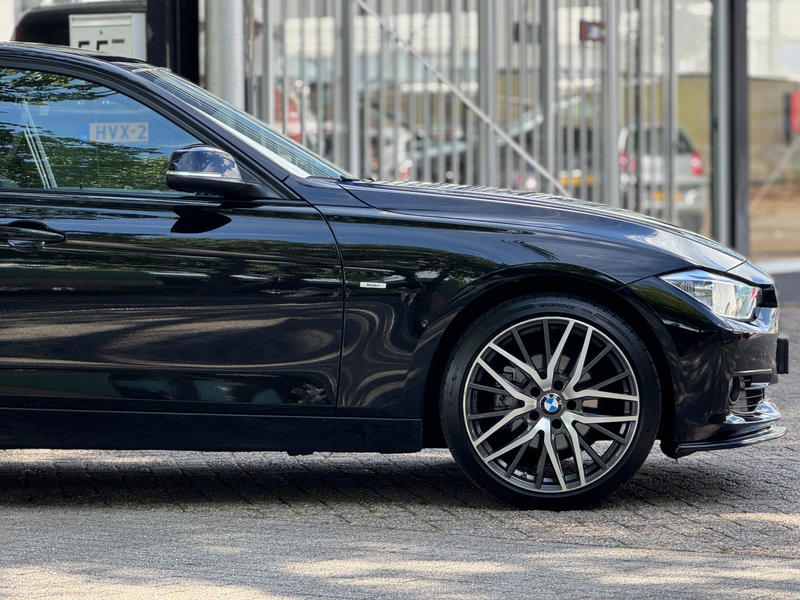 BMW 320 3-serie 320i Executive Automaat NL auto Black on B — photo 25