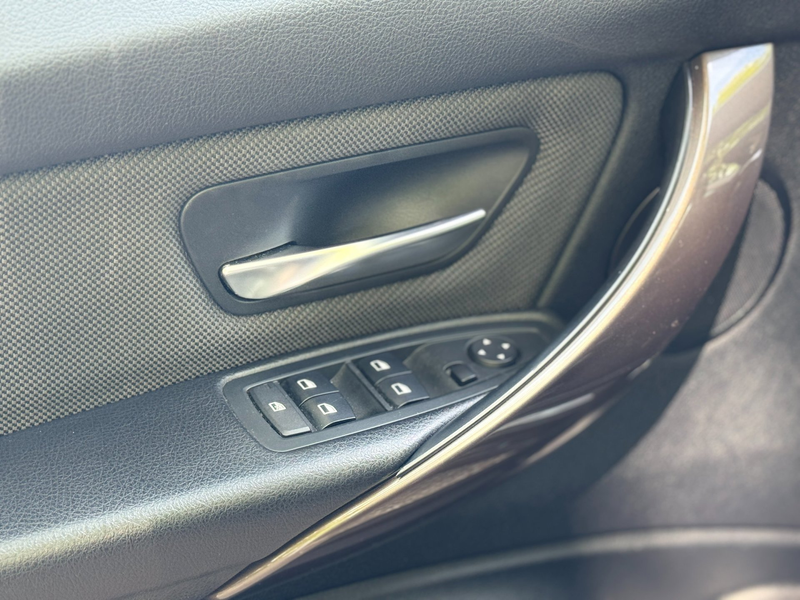 BMW 320 3-serie 320i Executive Automaat NL auto Black on B — photo 35