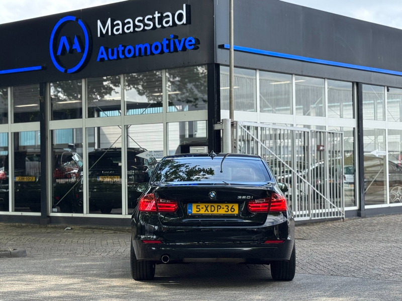 BMW 320 3-serie 320i Executive Automaat NL auto Black on B — photo 17