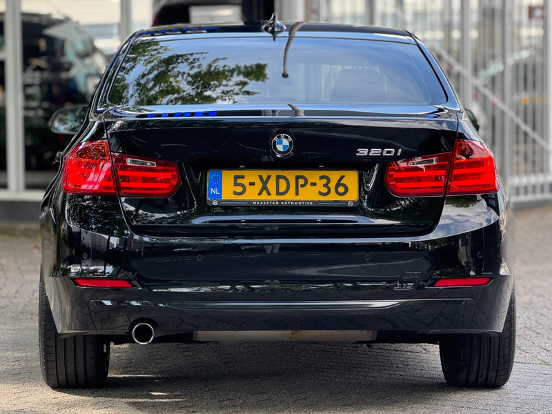 BMW 320 3-serie 320i Executive Automaat NL auto Black on B — photo 18