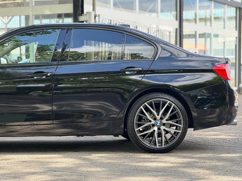 BMW 320 3-serie 320i Executive Automaat NL auto Black on B — photo 15