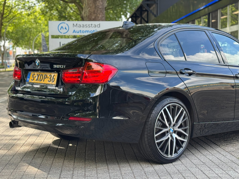 BMW 320 3-serie 320i Executive Automaat NL auto Black on B — photo 20