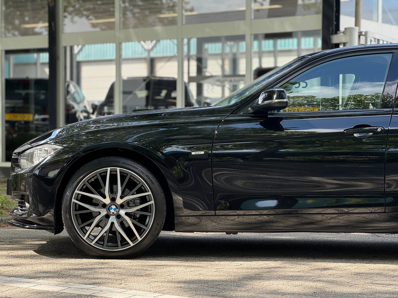 BMW 320 3-serie 320i Executive Automaat NL auto Black on B — photo 14