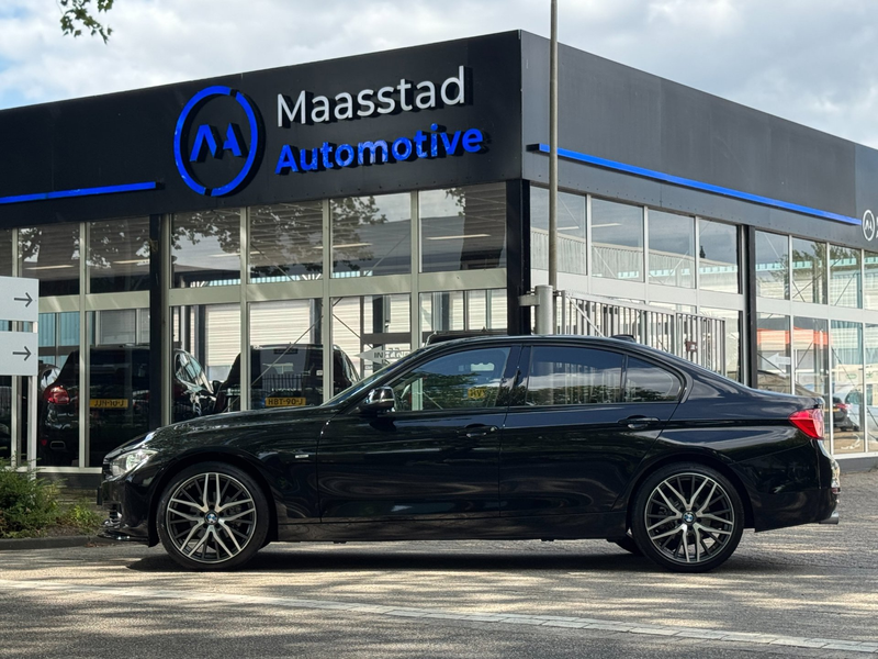 BMW 320 3-serie 320i Executive Automaat NL auto Black on B — photo 13