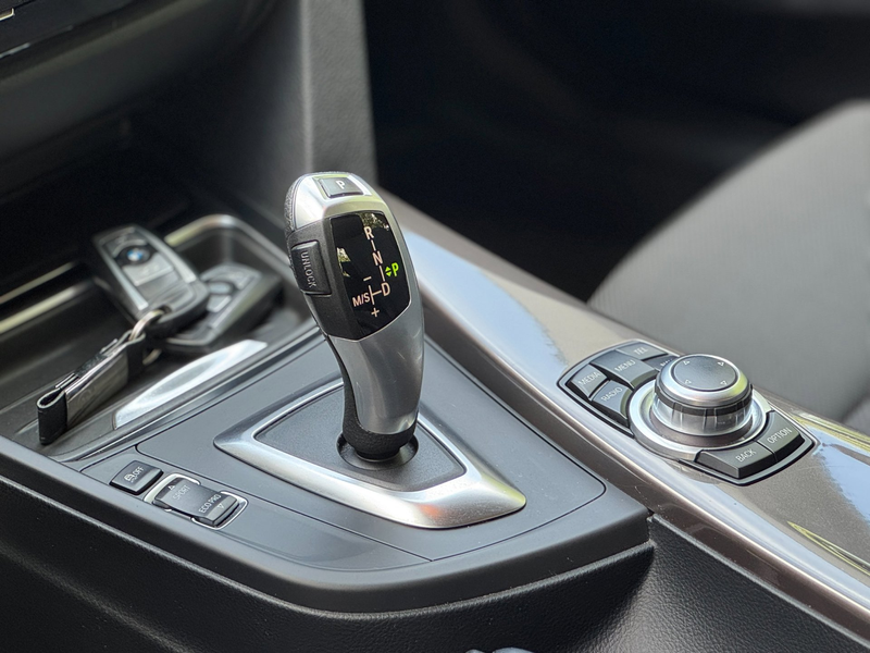 BMW 320 3-serie 320i Executive Automaat NL auto Black on B — photo 41