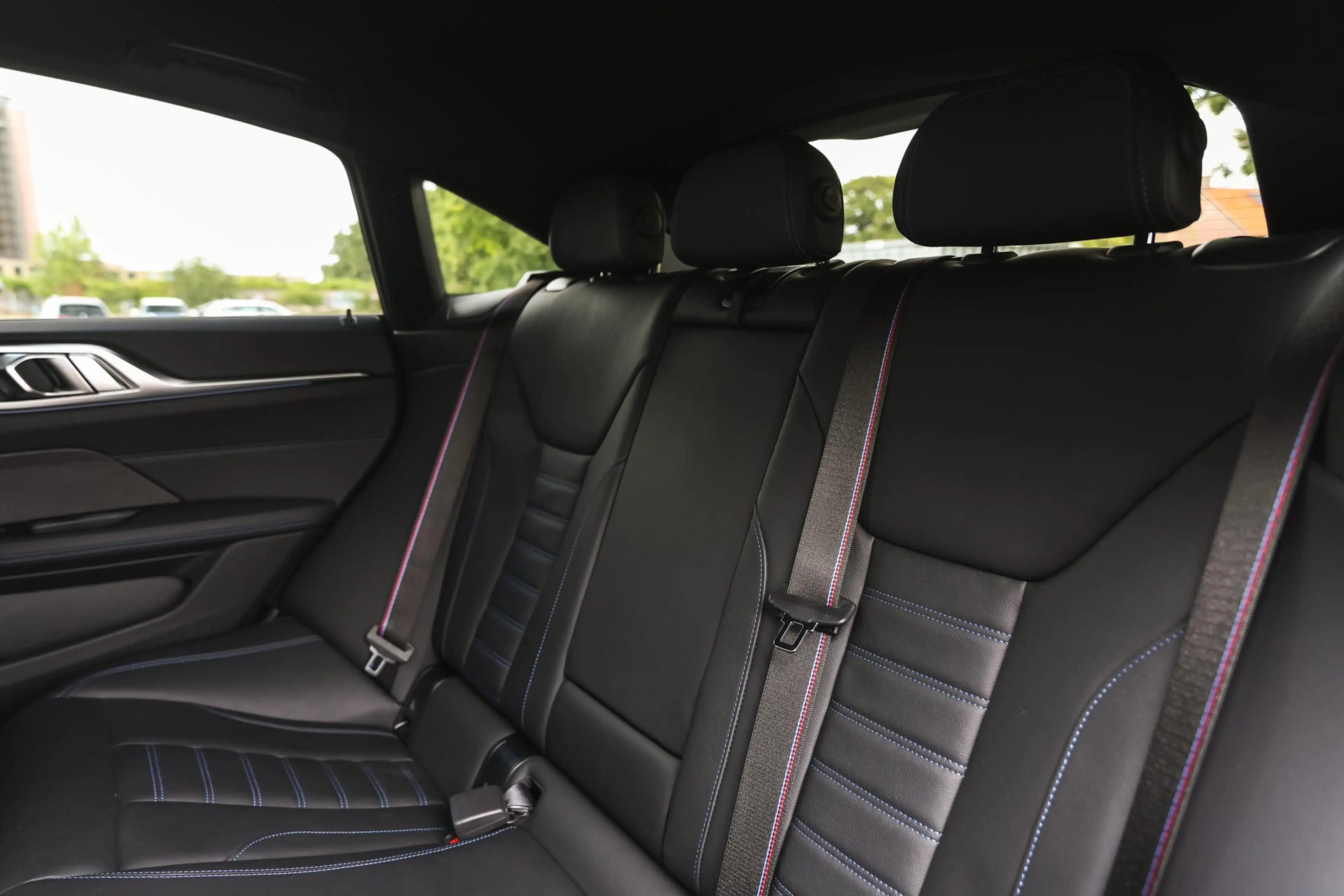 BMW i4 M50 M Sport / Trekhaak / Schuif-Kanteldak / M Spor — photo 13